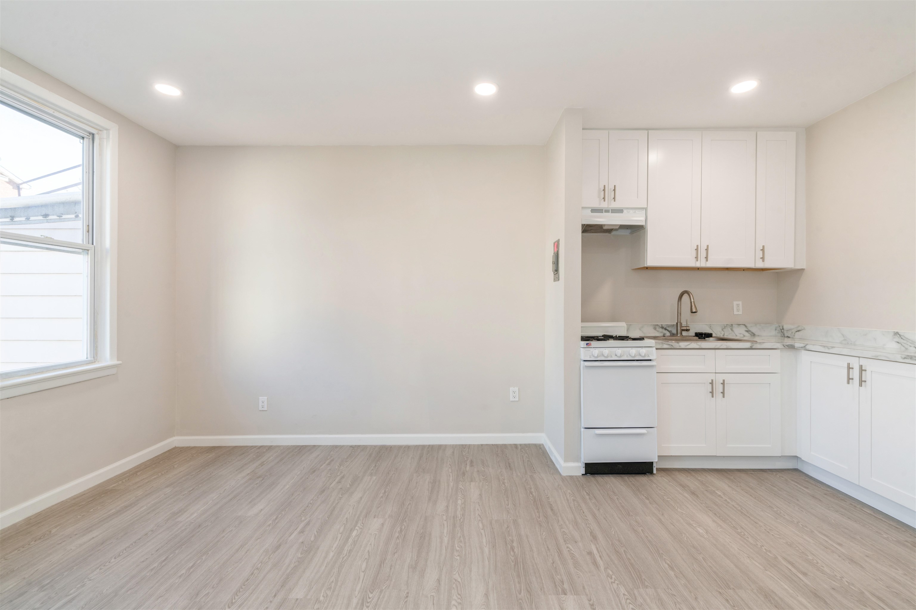 40 BEACON AVE Unit: 4