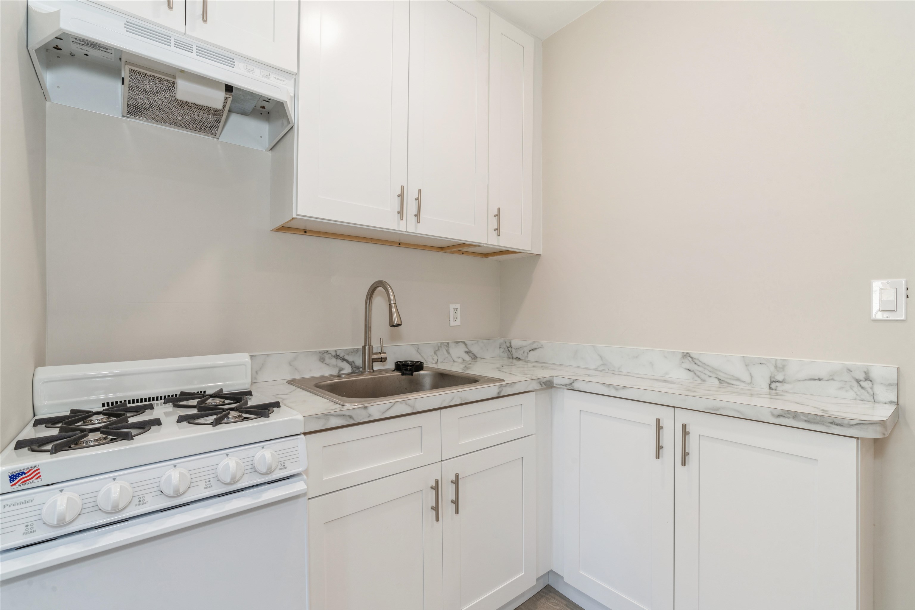 40 BEACON AVE Unit: 4