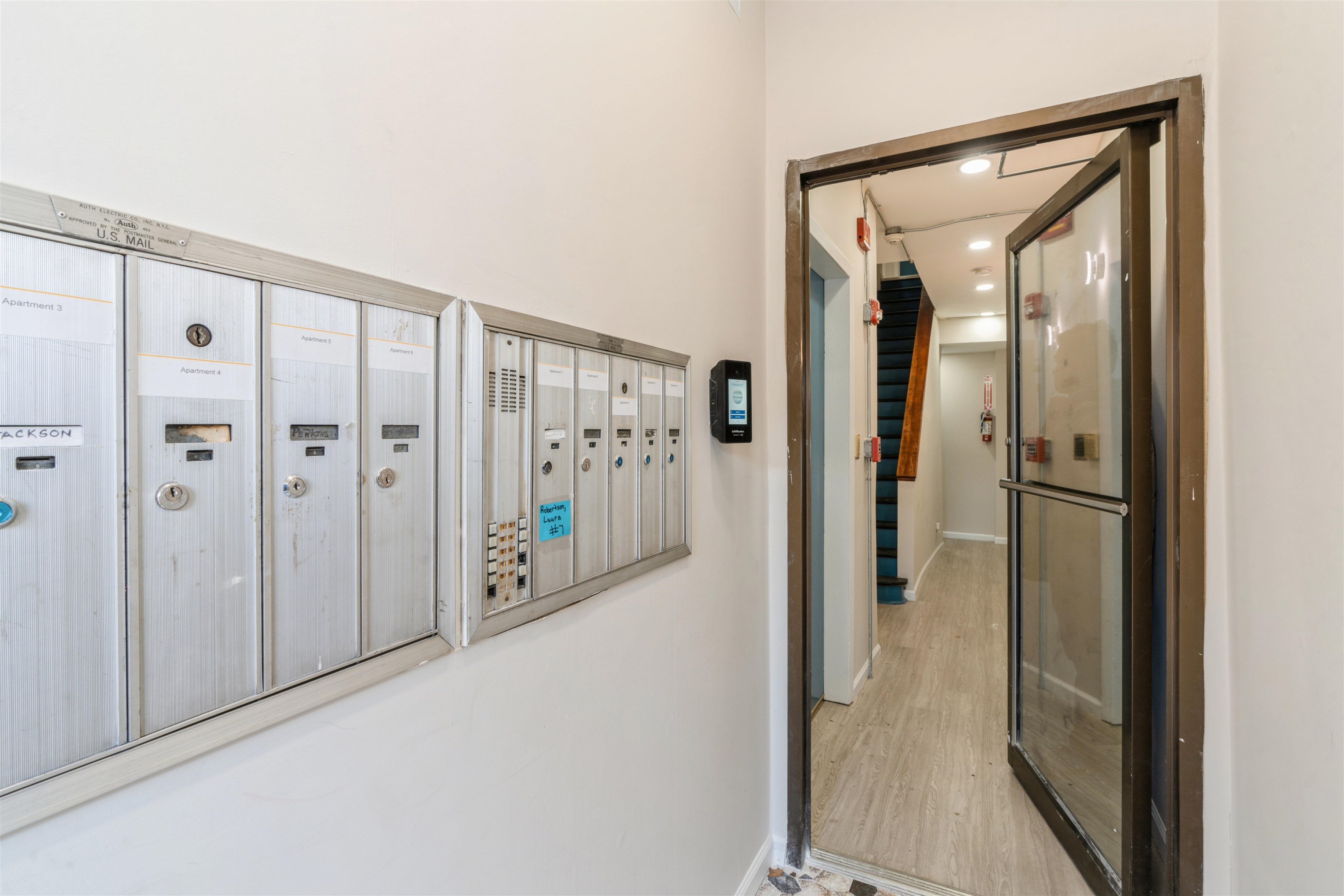 40 BEACON AVE Unit: 4
