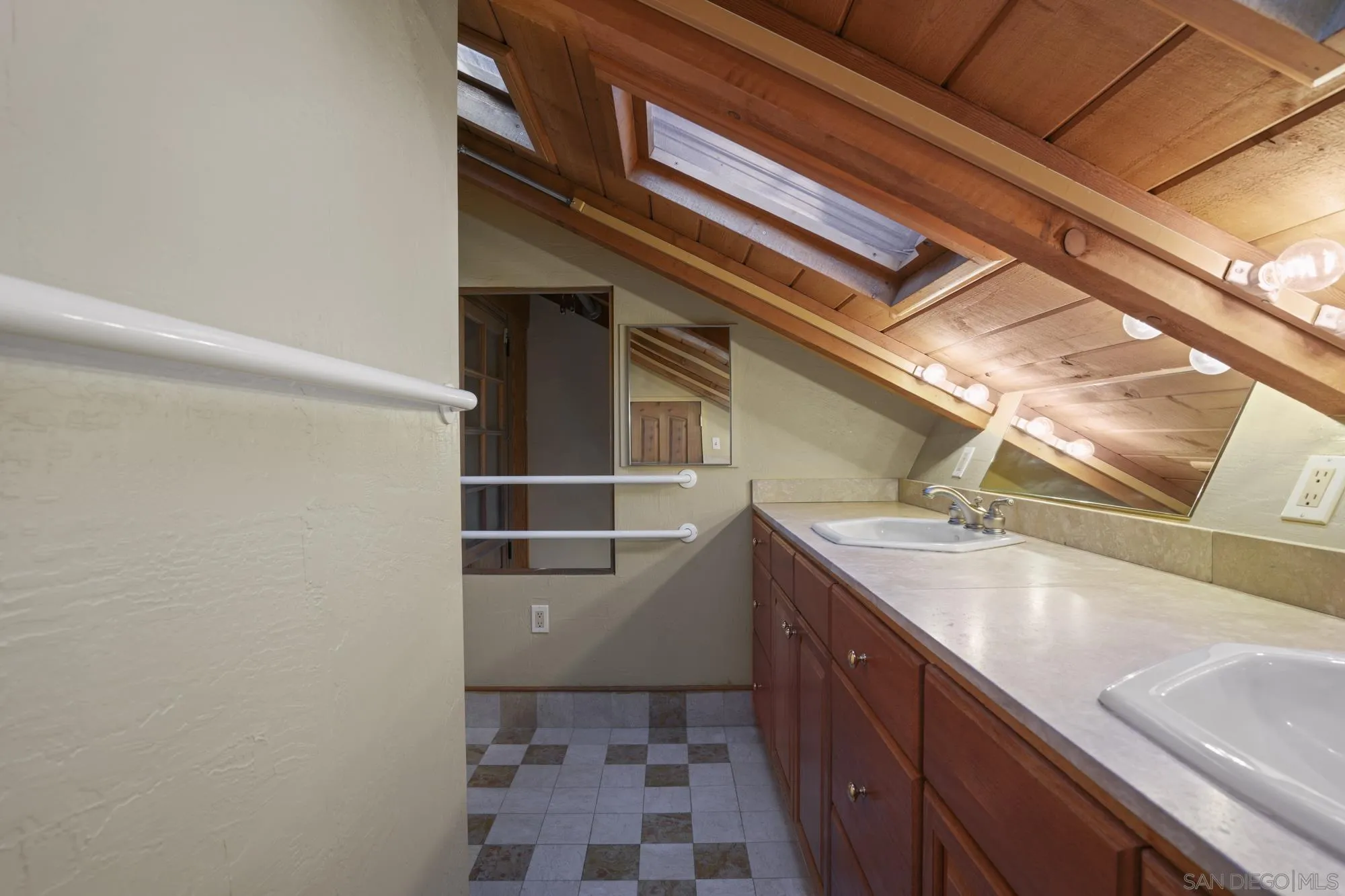 2706 El Rastro Ln
