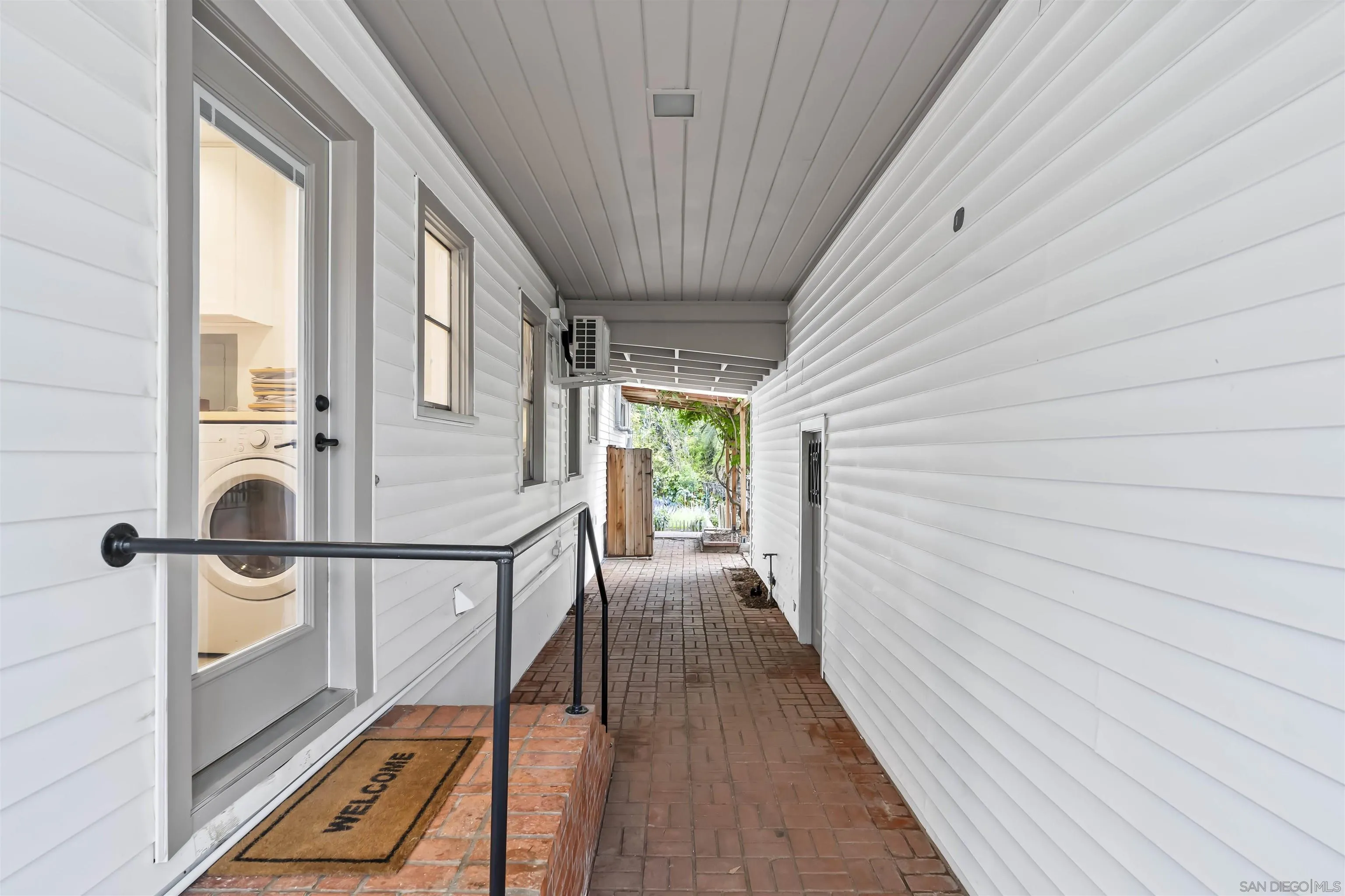 2410 Alta Vista Dr