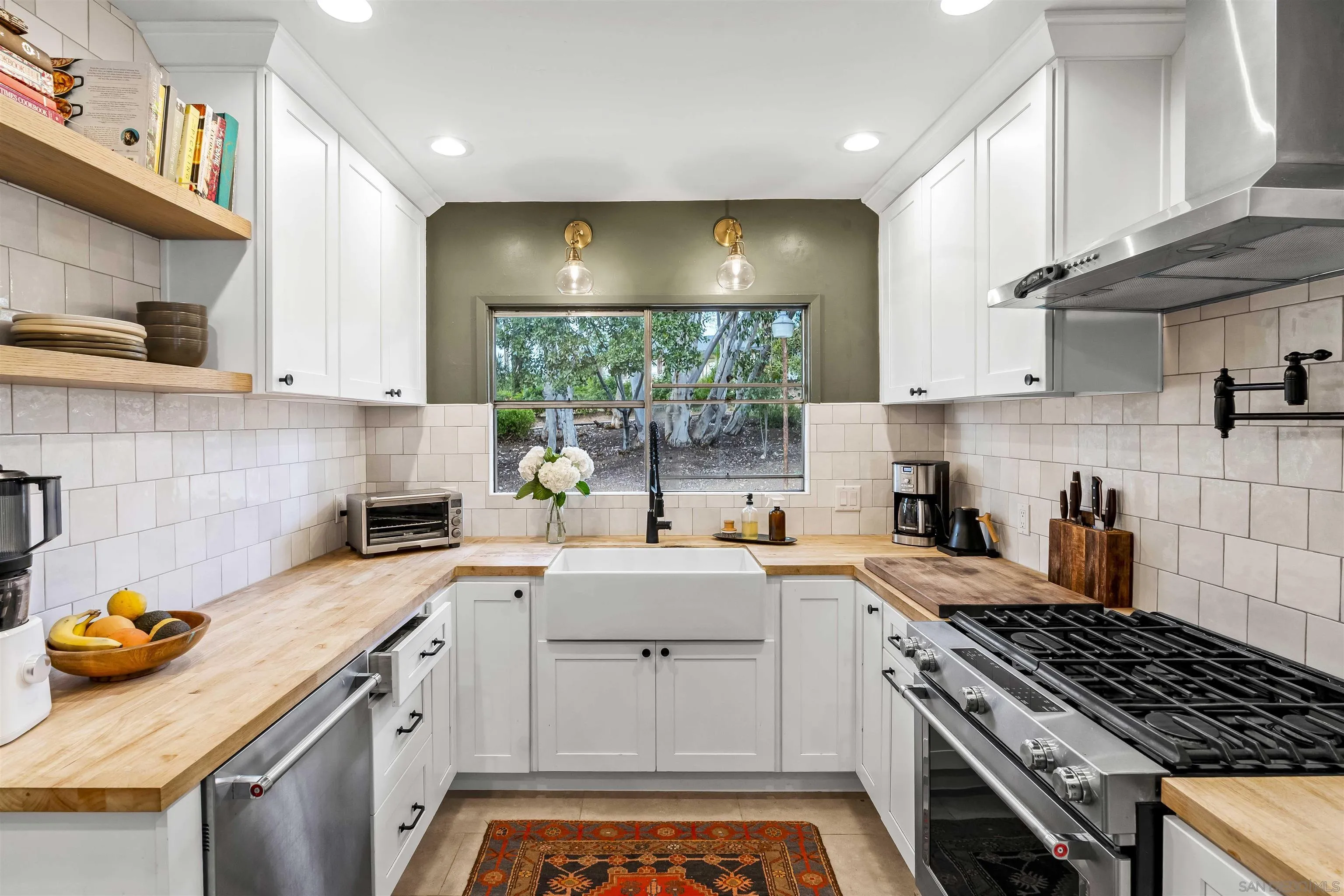 2410 Alta Vista Dr