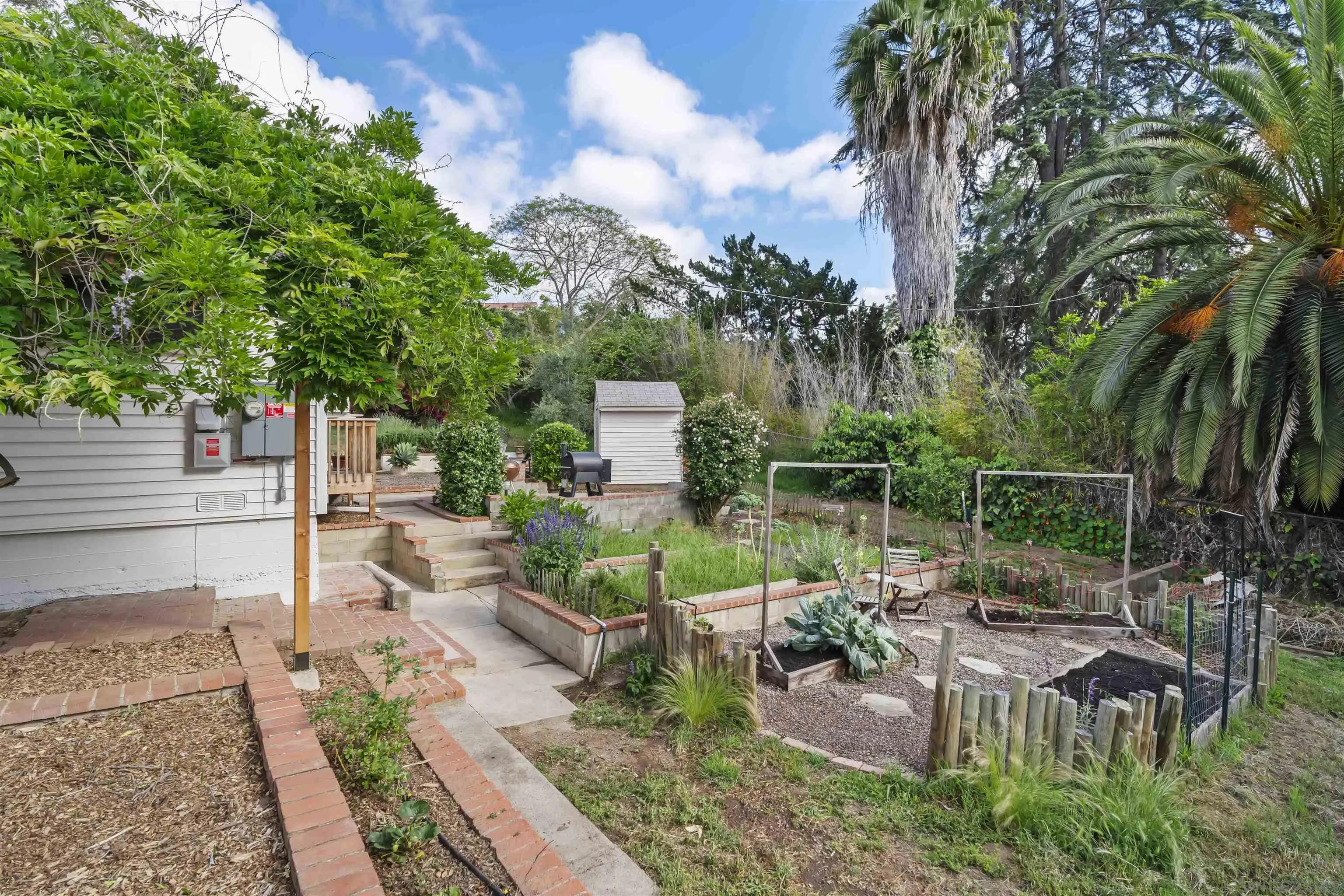 2410 Alta Vista Dr
