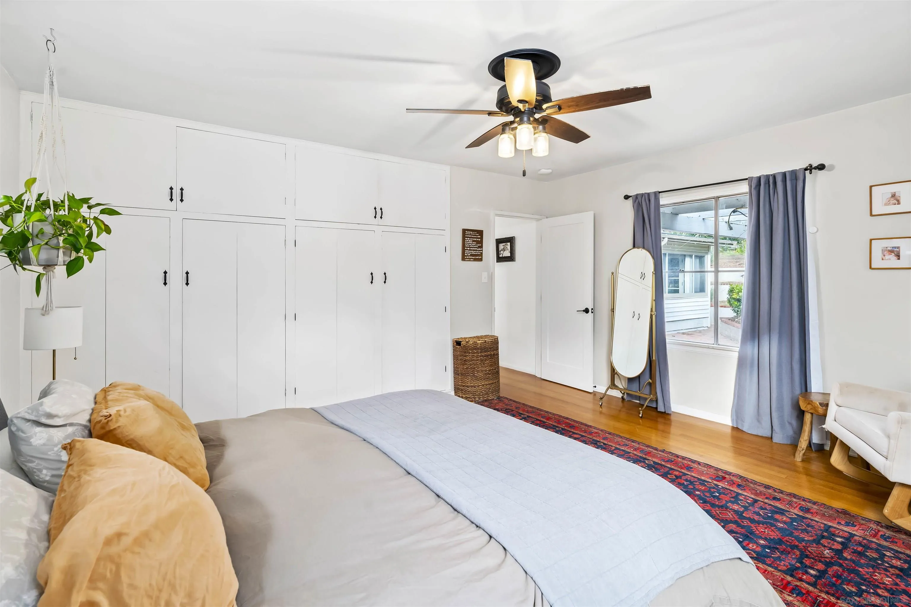 2410 Alta Vista Dr