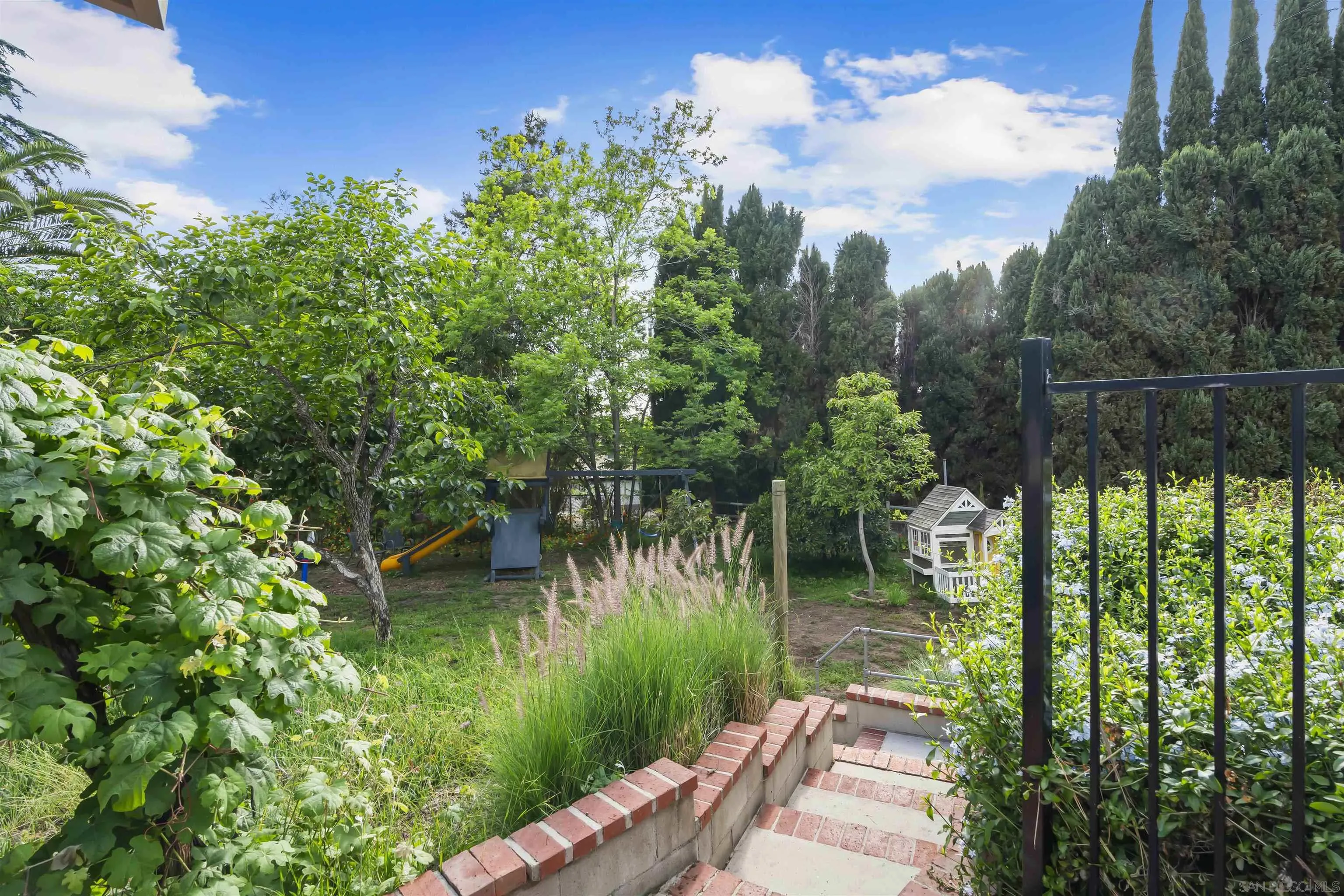 2410 Alta Vista Dr
