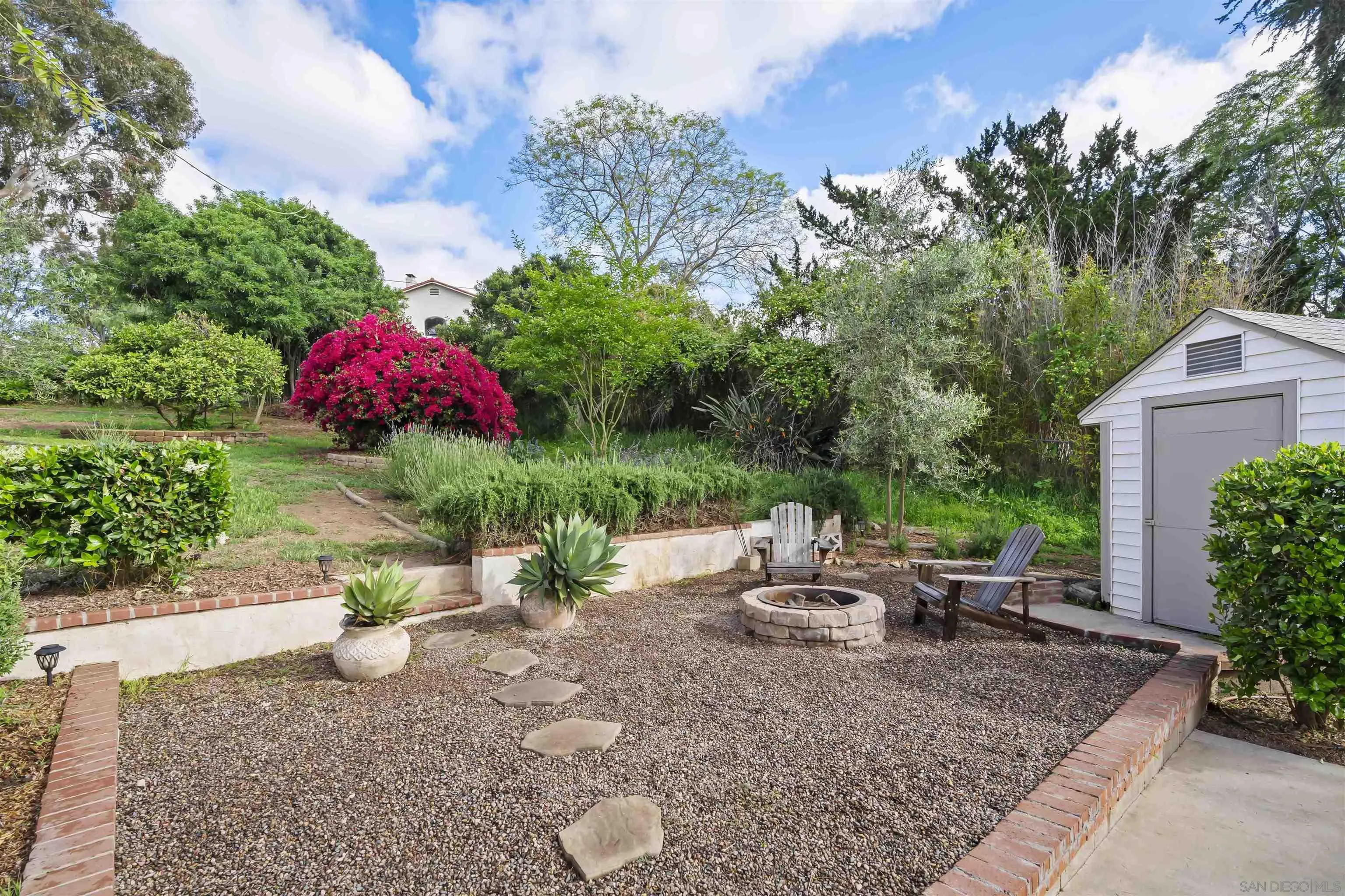 2410 Alta Vista Dr