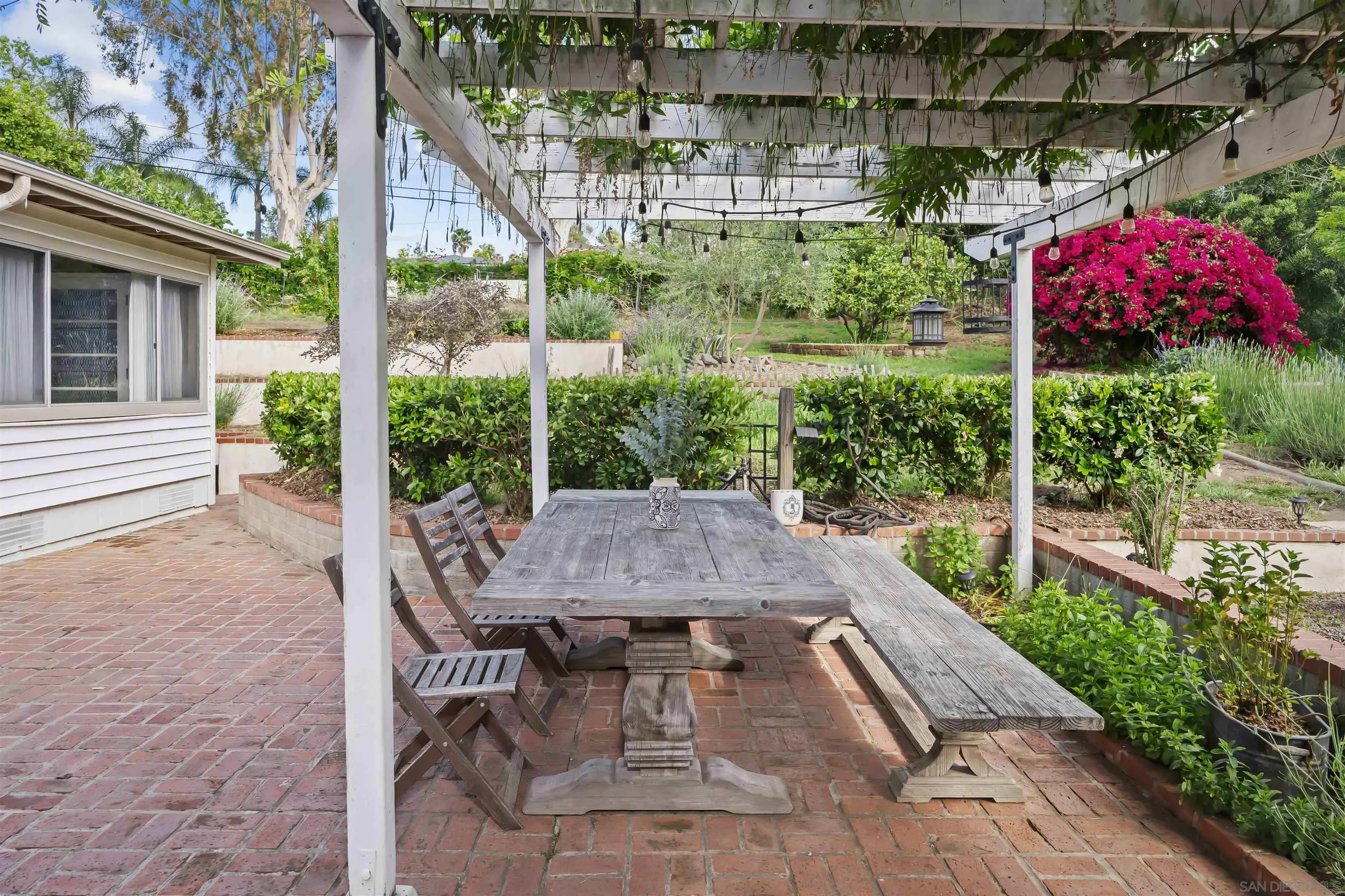 2410 Alta Vista Dr
