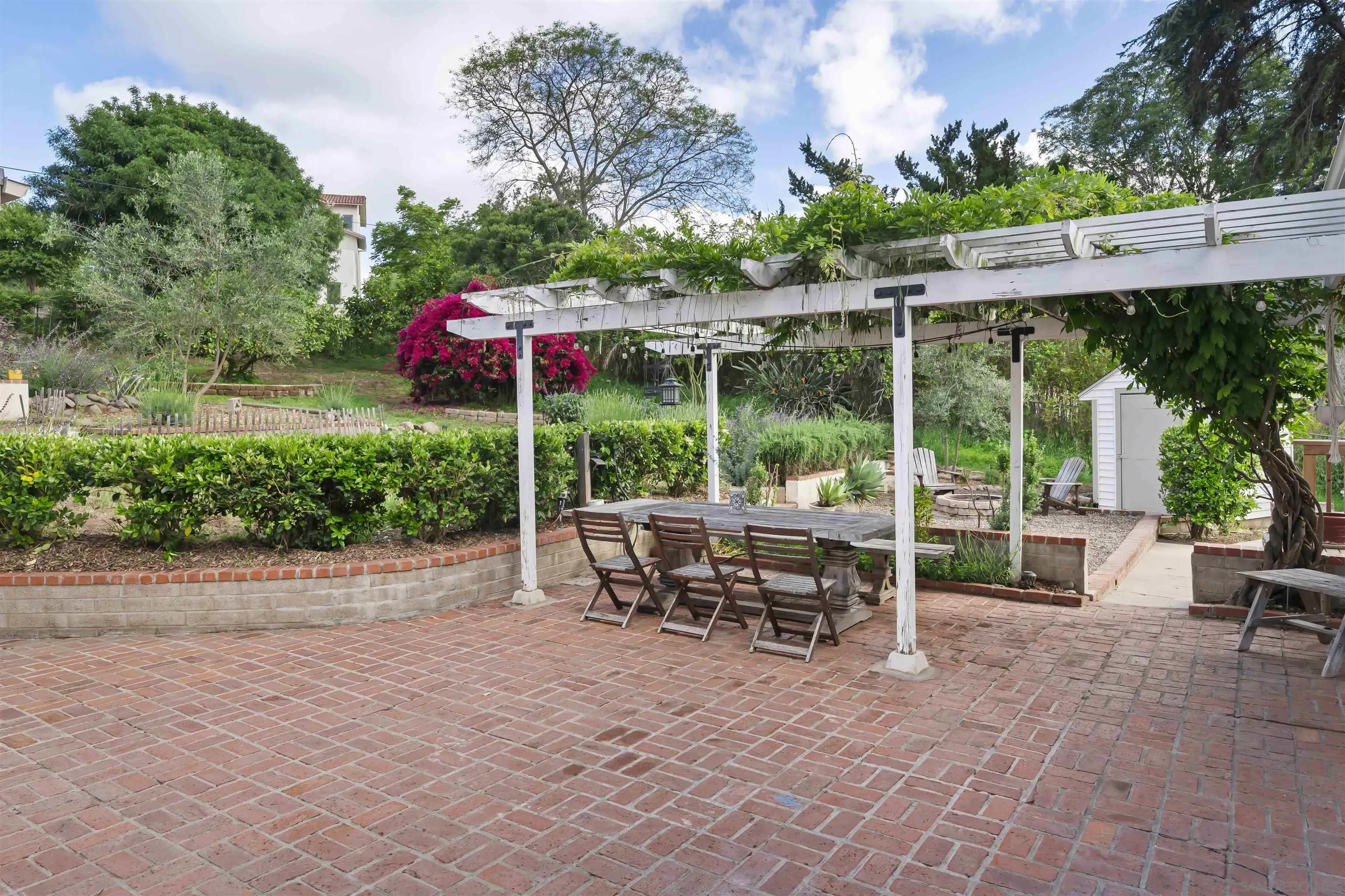 2410 Alta Vista Dr