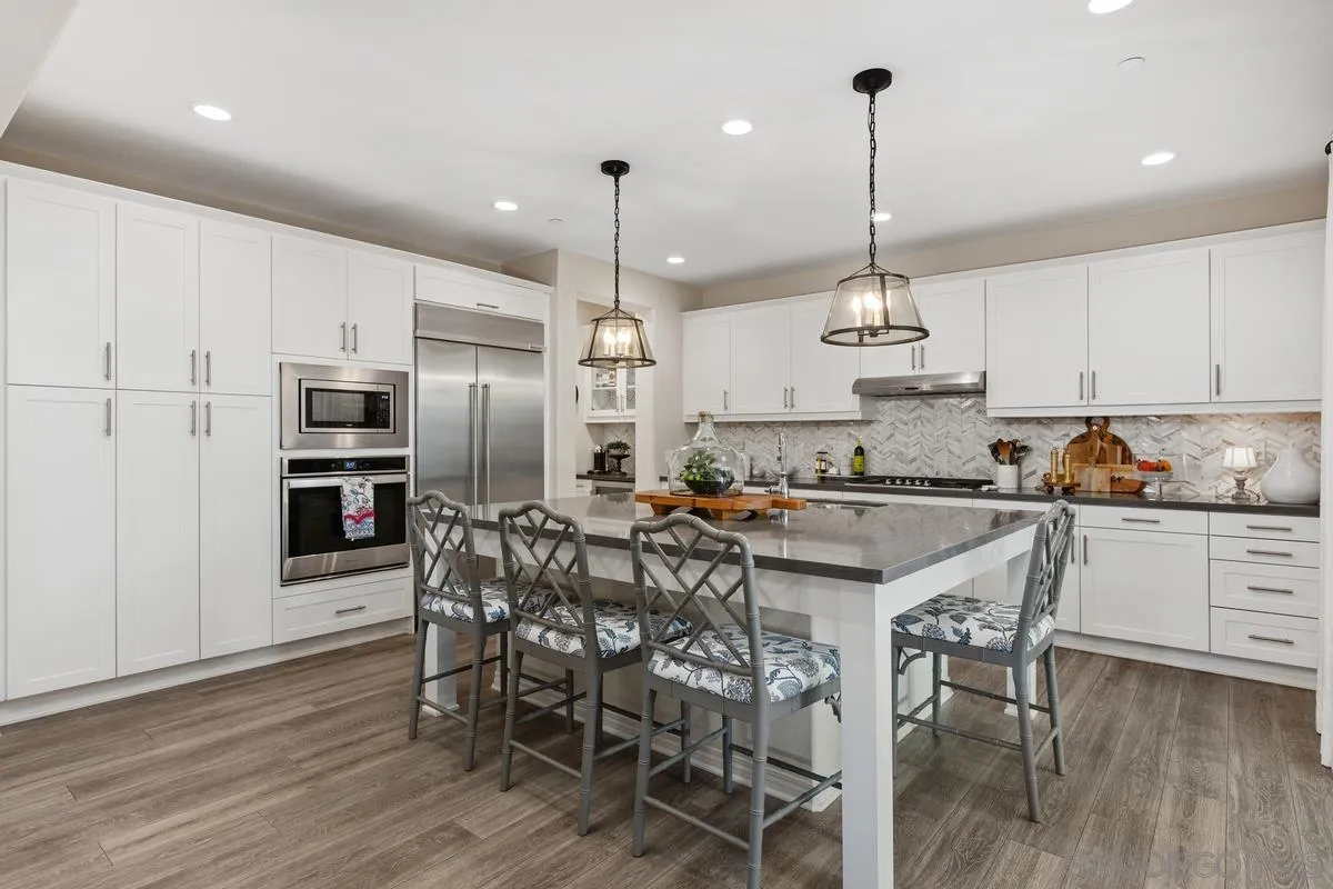 230 Reserve Court