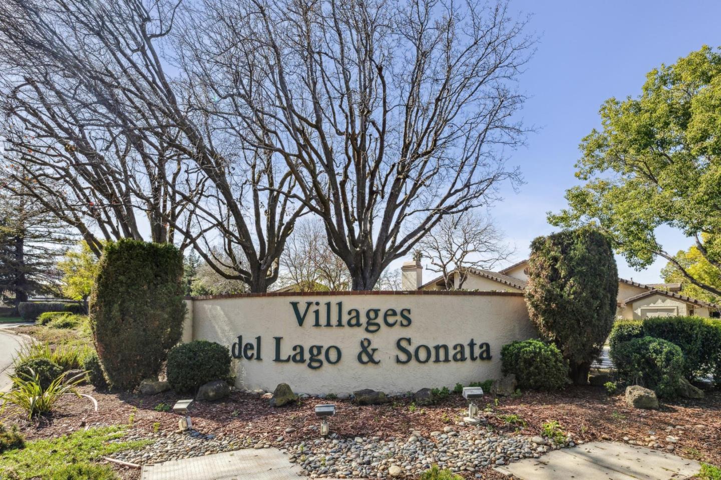 3325 Lake Albano CIR