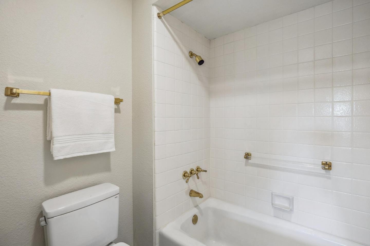 3325 Lake Albano CIR