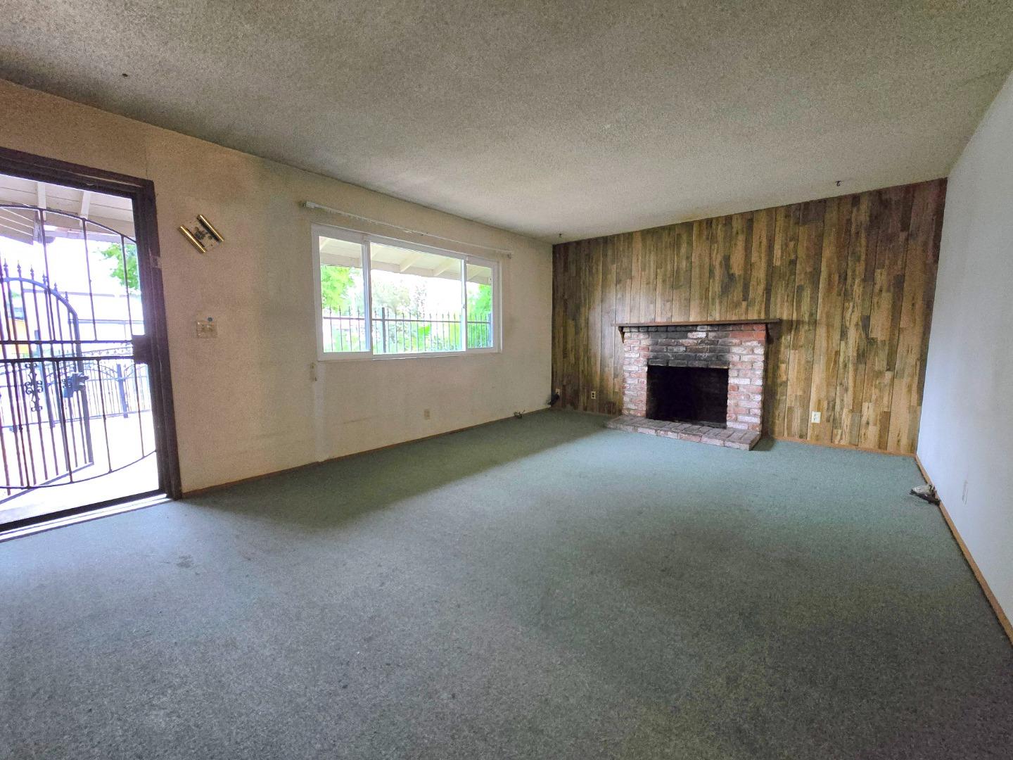 3085 Senter RD