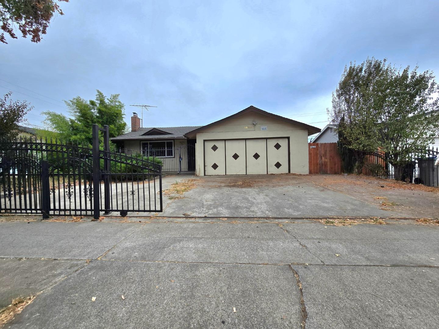 3085 Senter RD