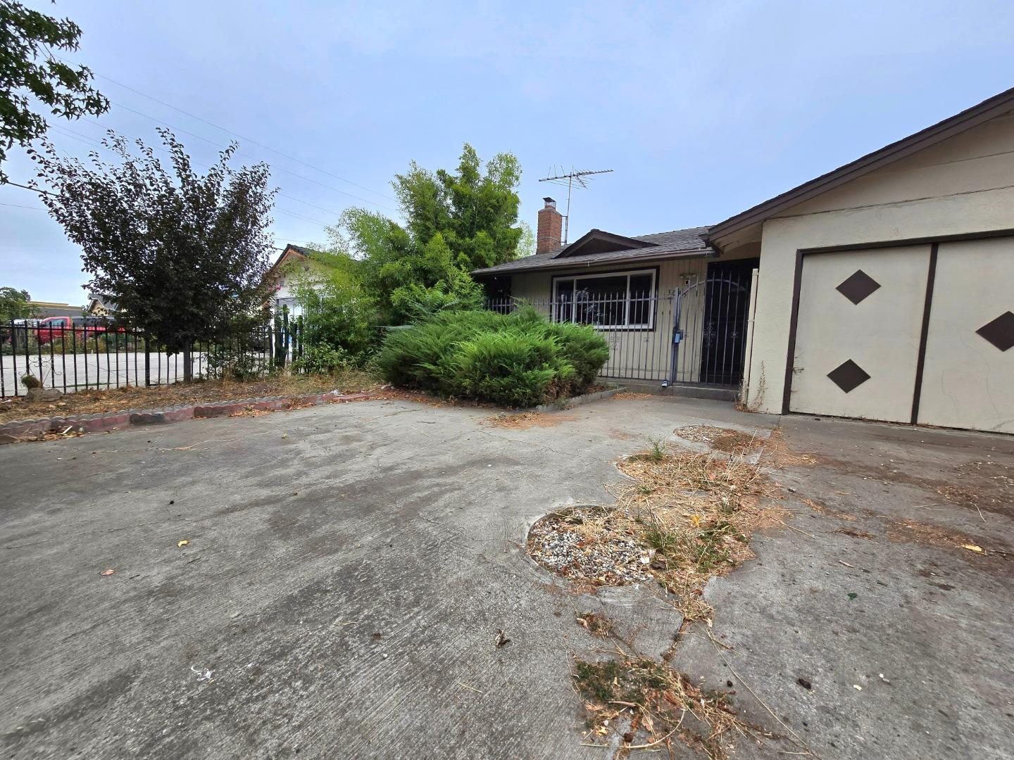 3085 Senter RD