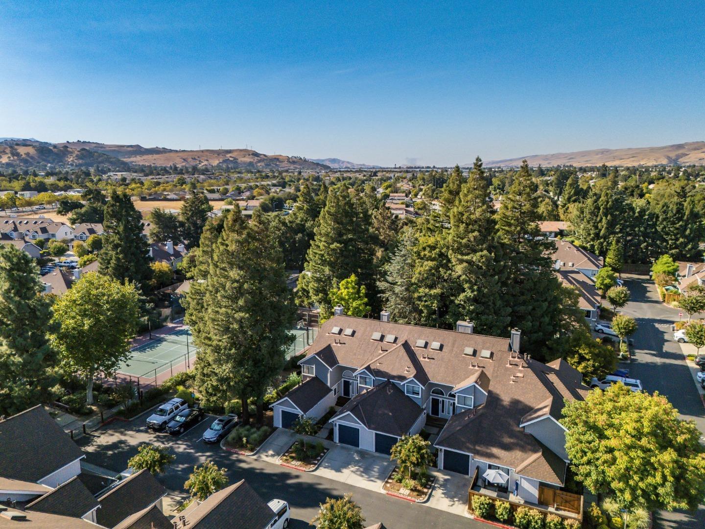341 Creekwood CT