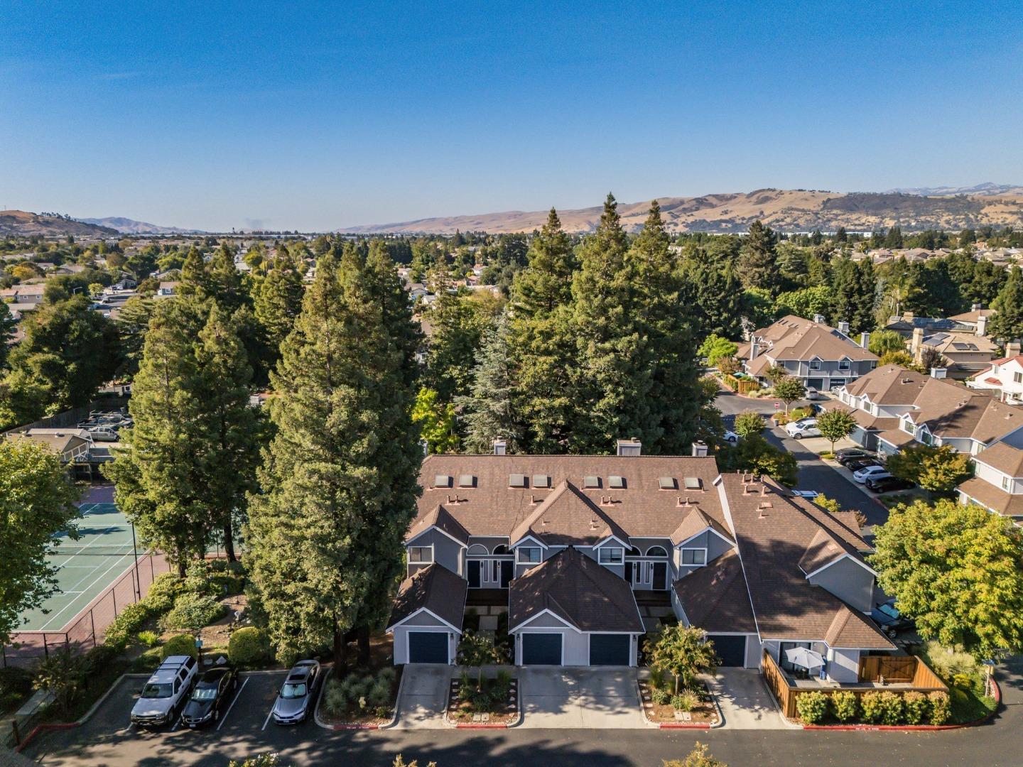 341 Creekwood CT