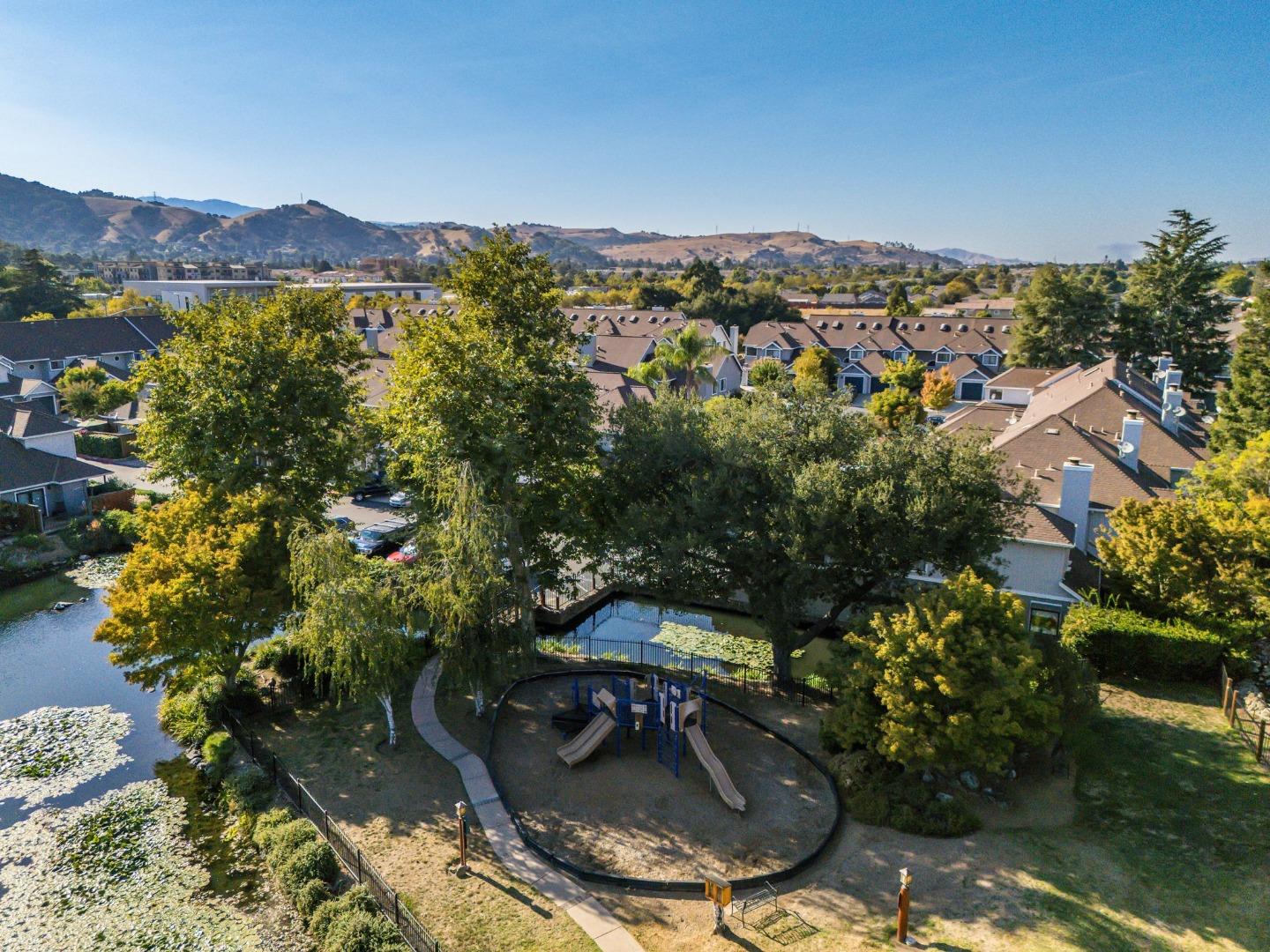 341 Creekwood CT