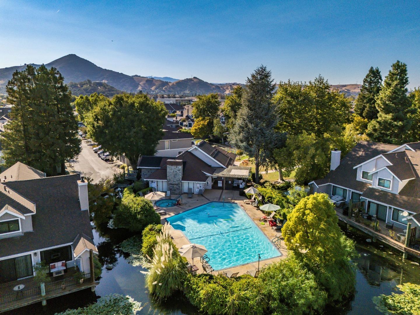 341 Creekwood CT