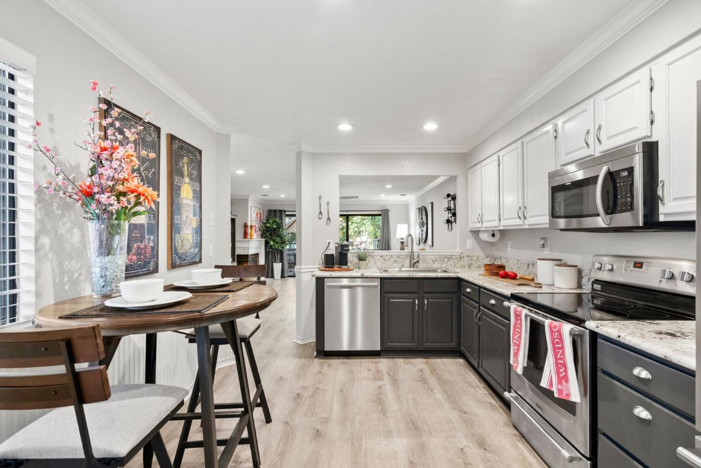 341 Creekwood CT