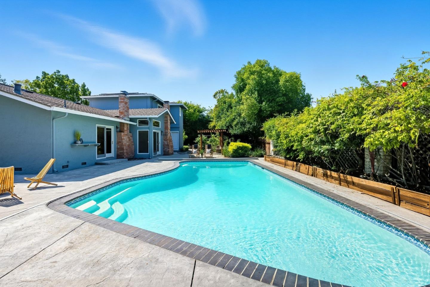 1423 Dot Court