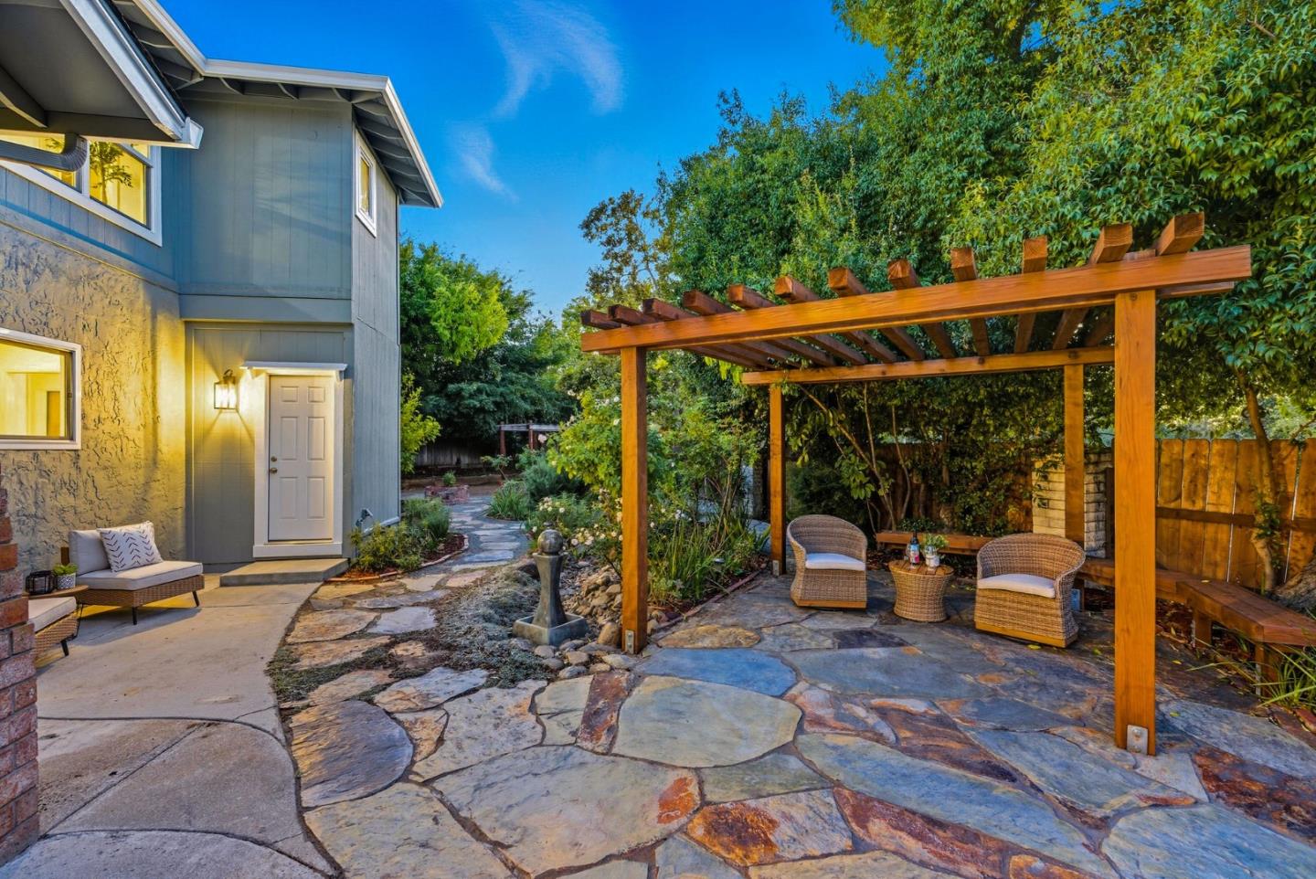 1423 Dot Court