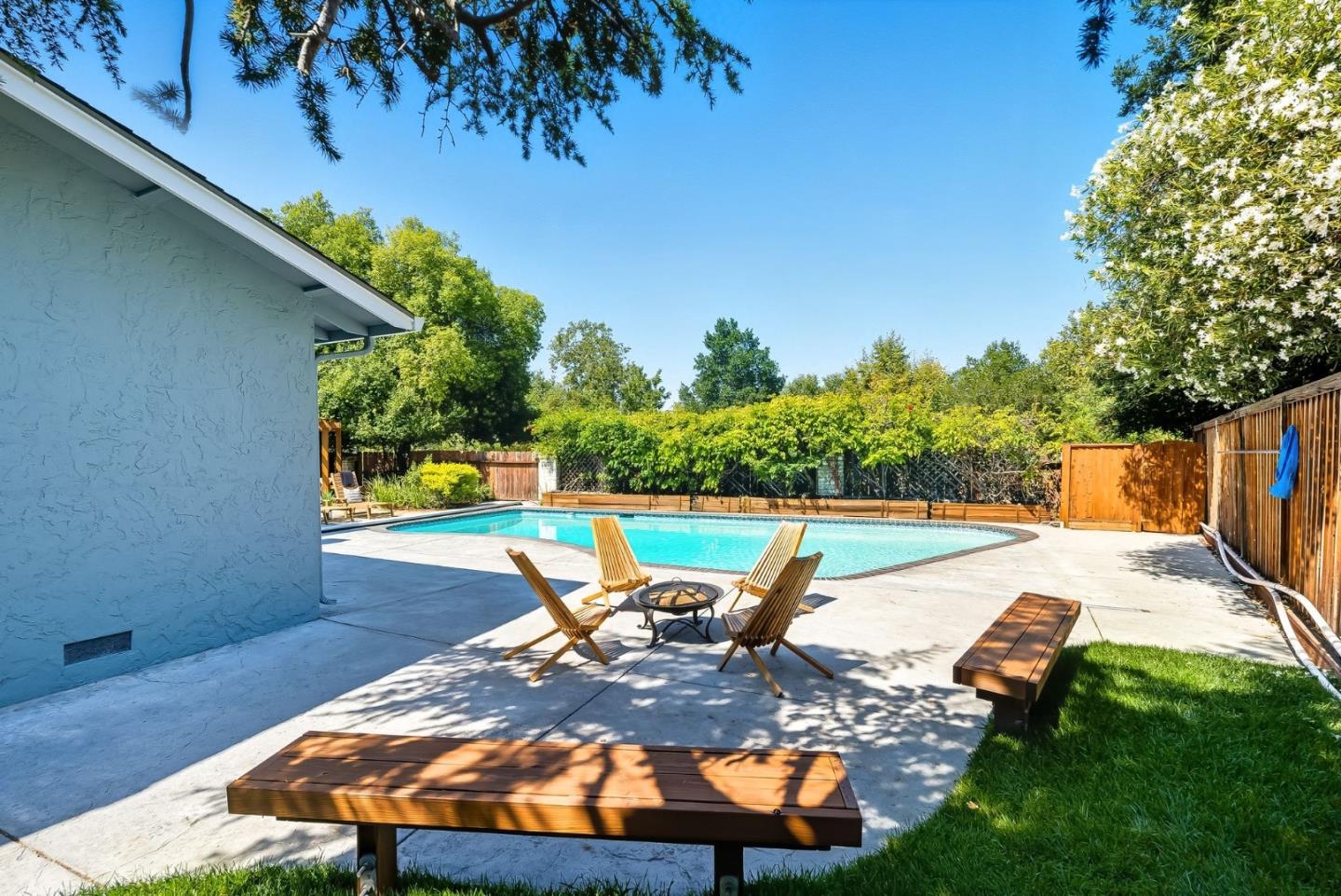 1423 Dot Court