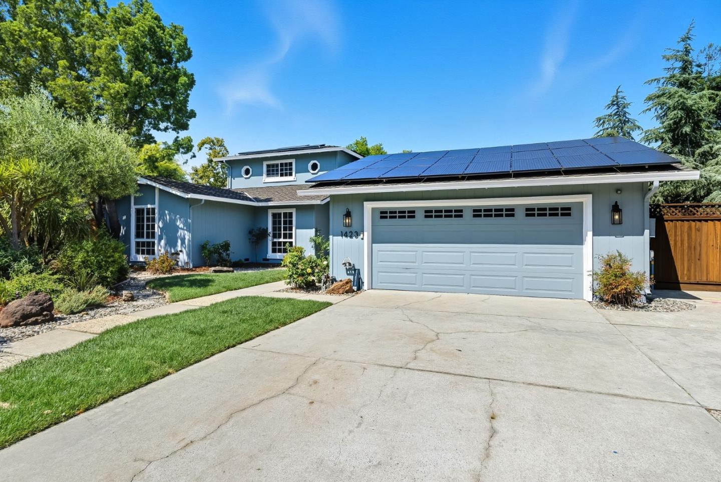 1423 Dot Court