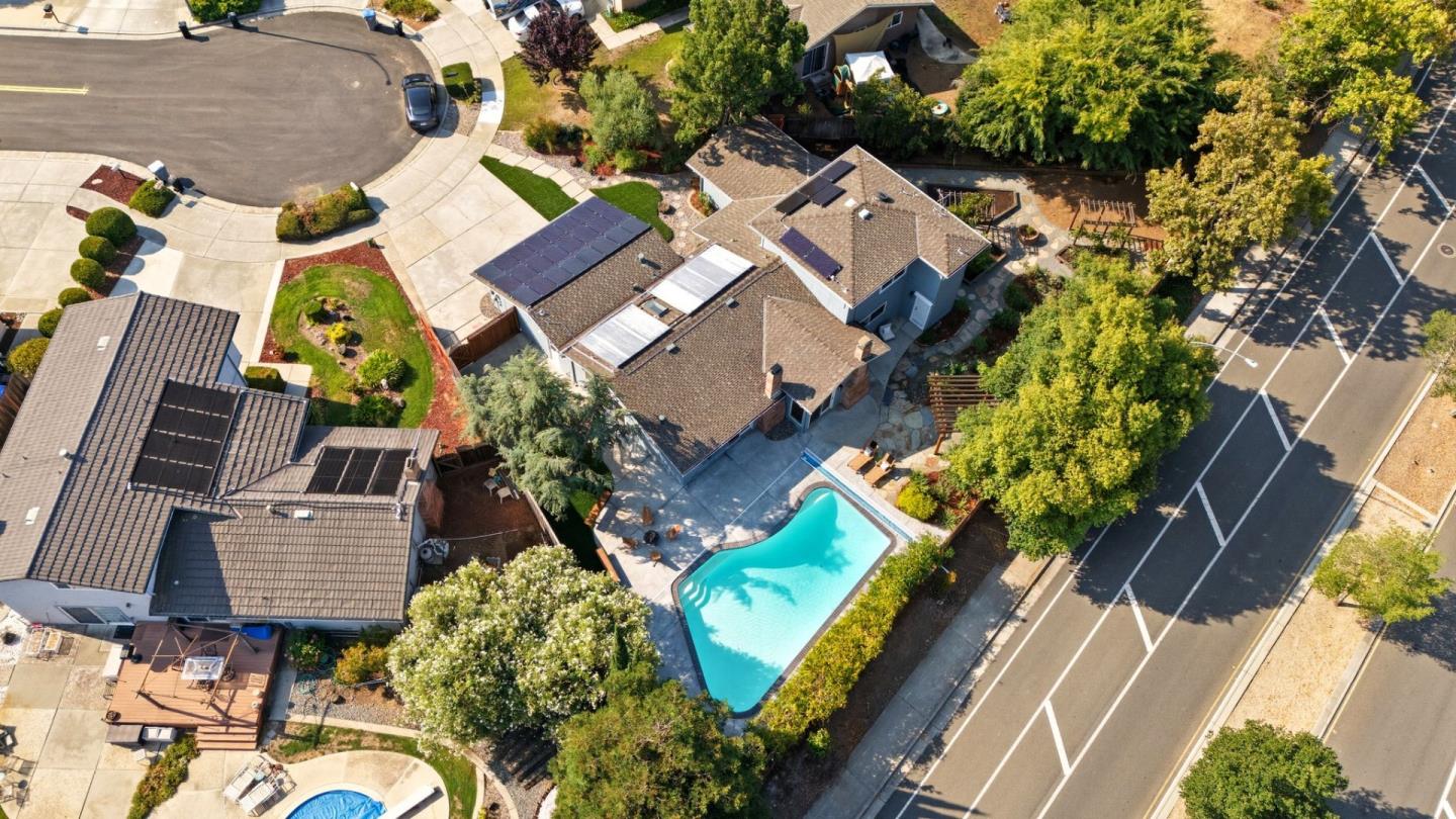1423 Dot Court