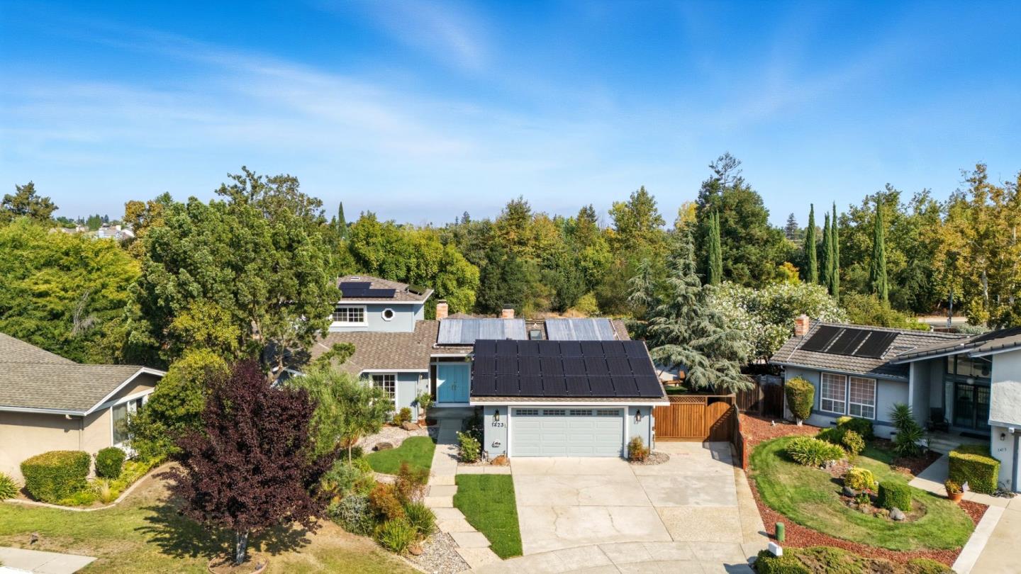1423 Dot Court
