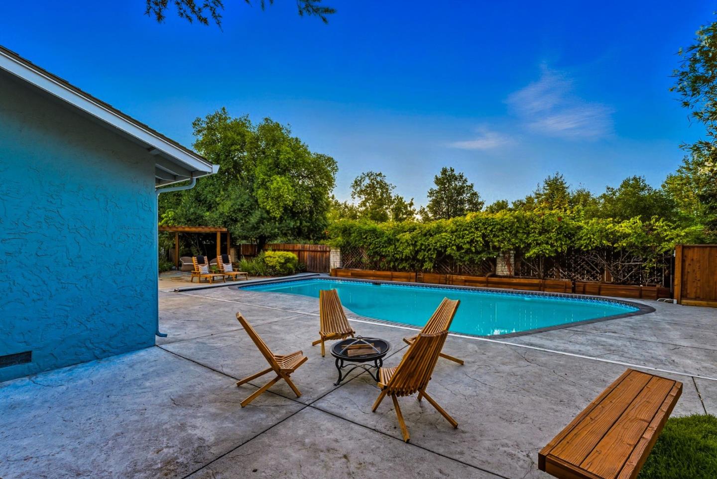 1423 Dot Court