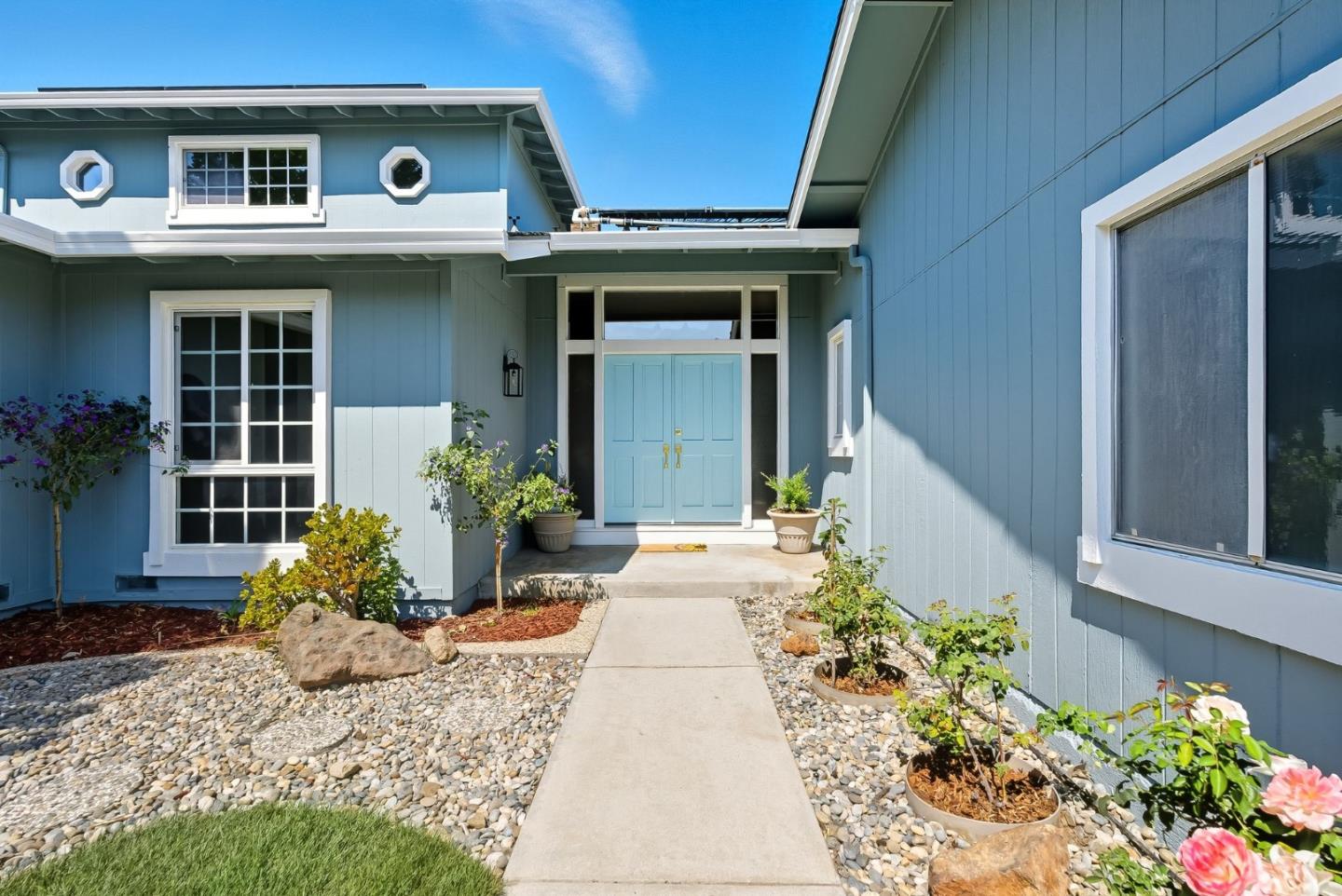 1423 Dot Court