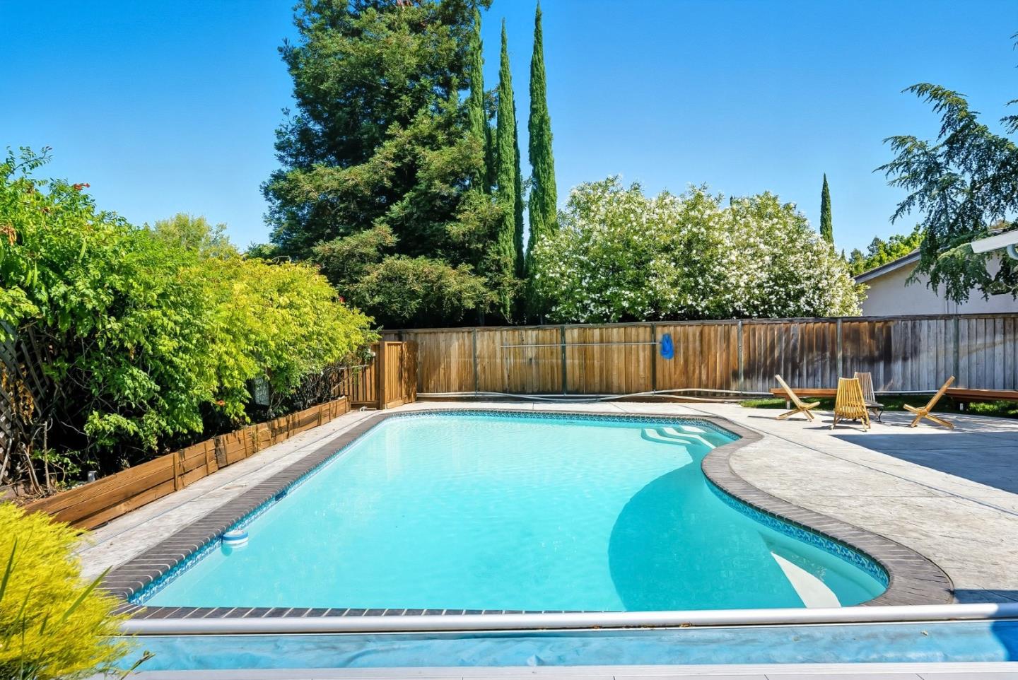 1423 Dot Court