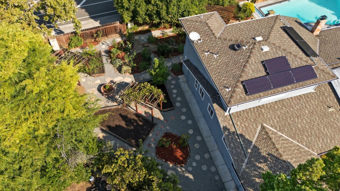 1423 Dot Court
