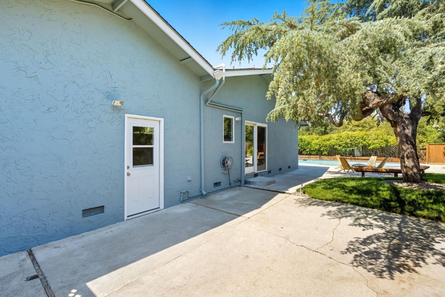 1423 Dot Court