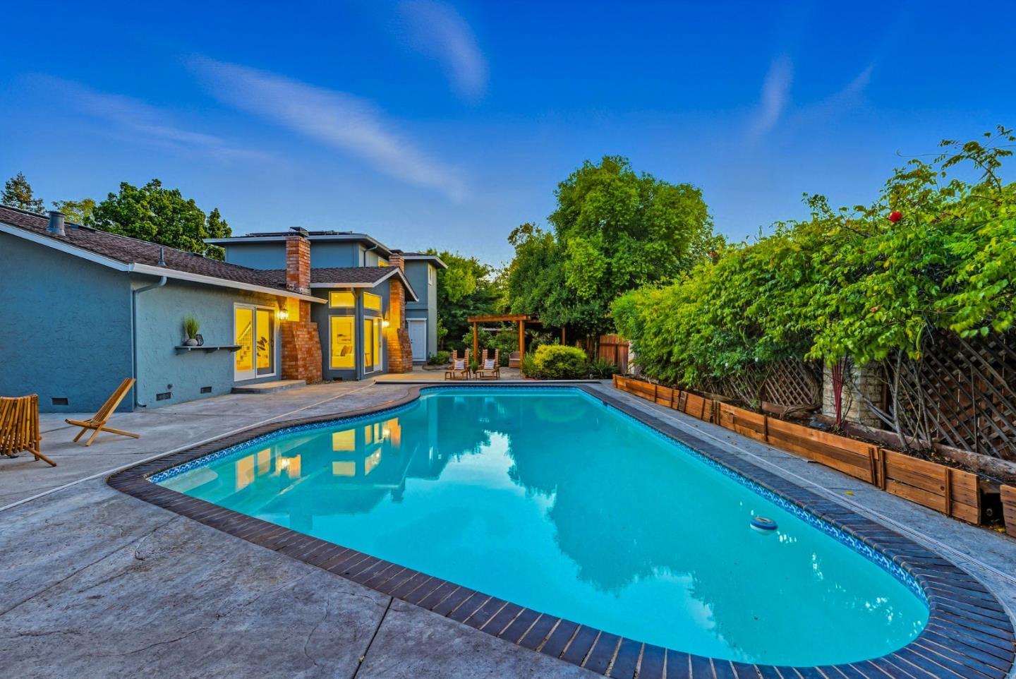 1423 Dot Court