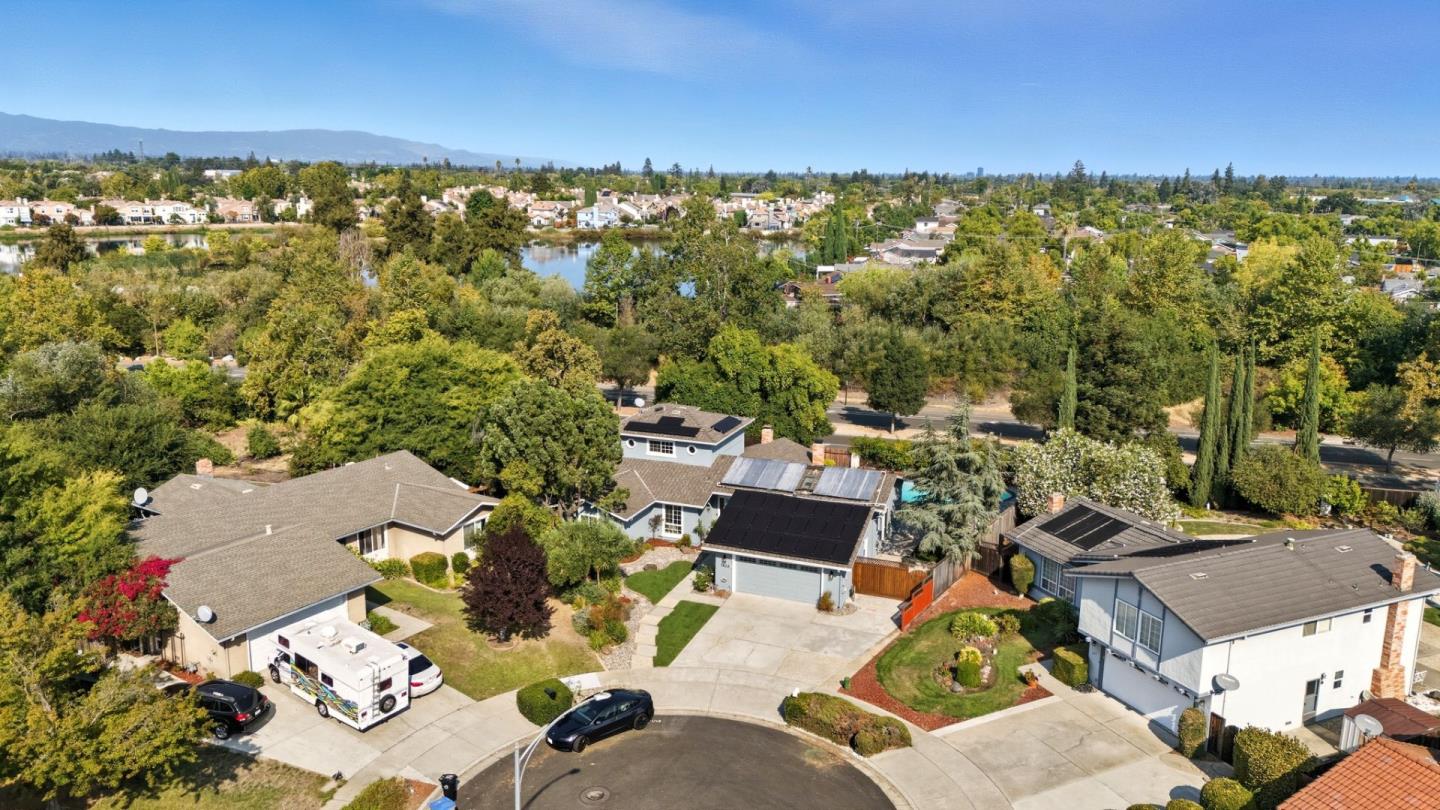 1423 Dot Court