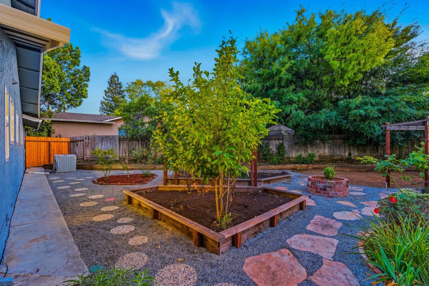1423 Dot Court