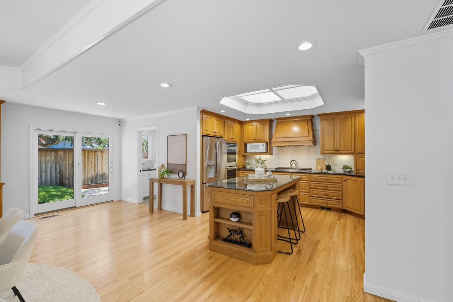1423 Dot Court