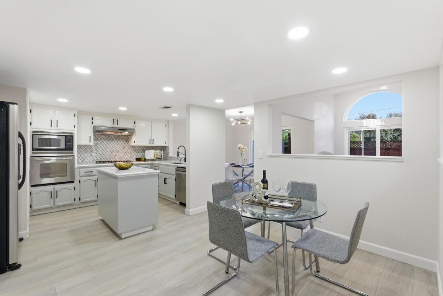 945 Oak Park