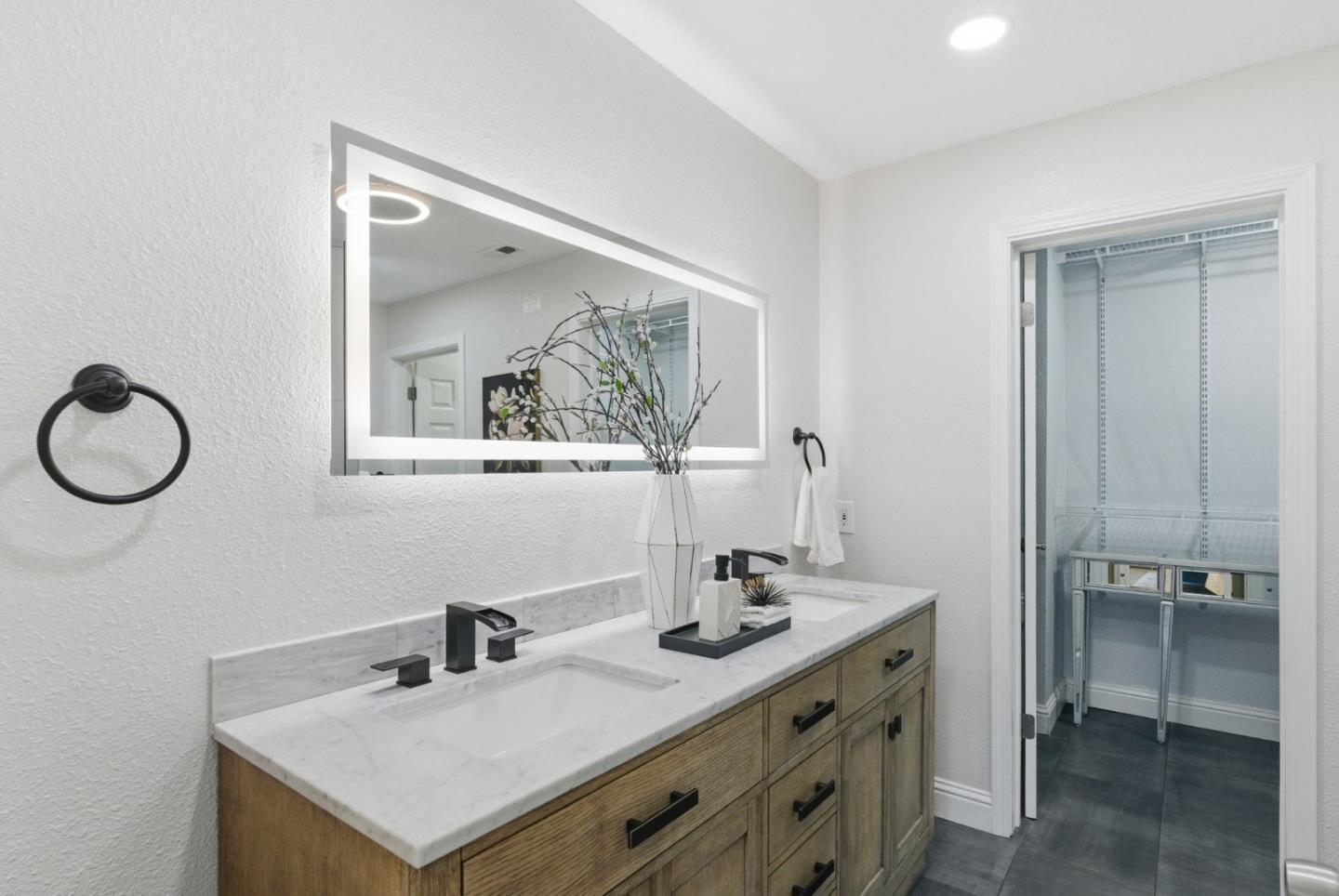 945 Oak Park
