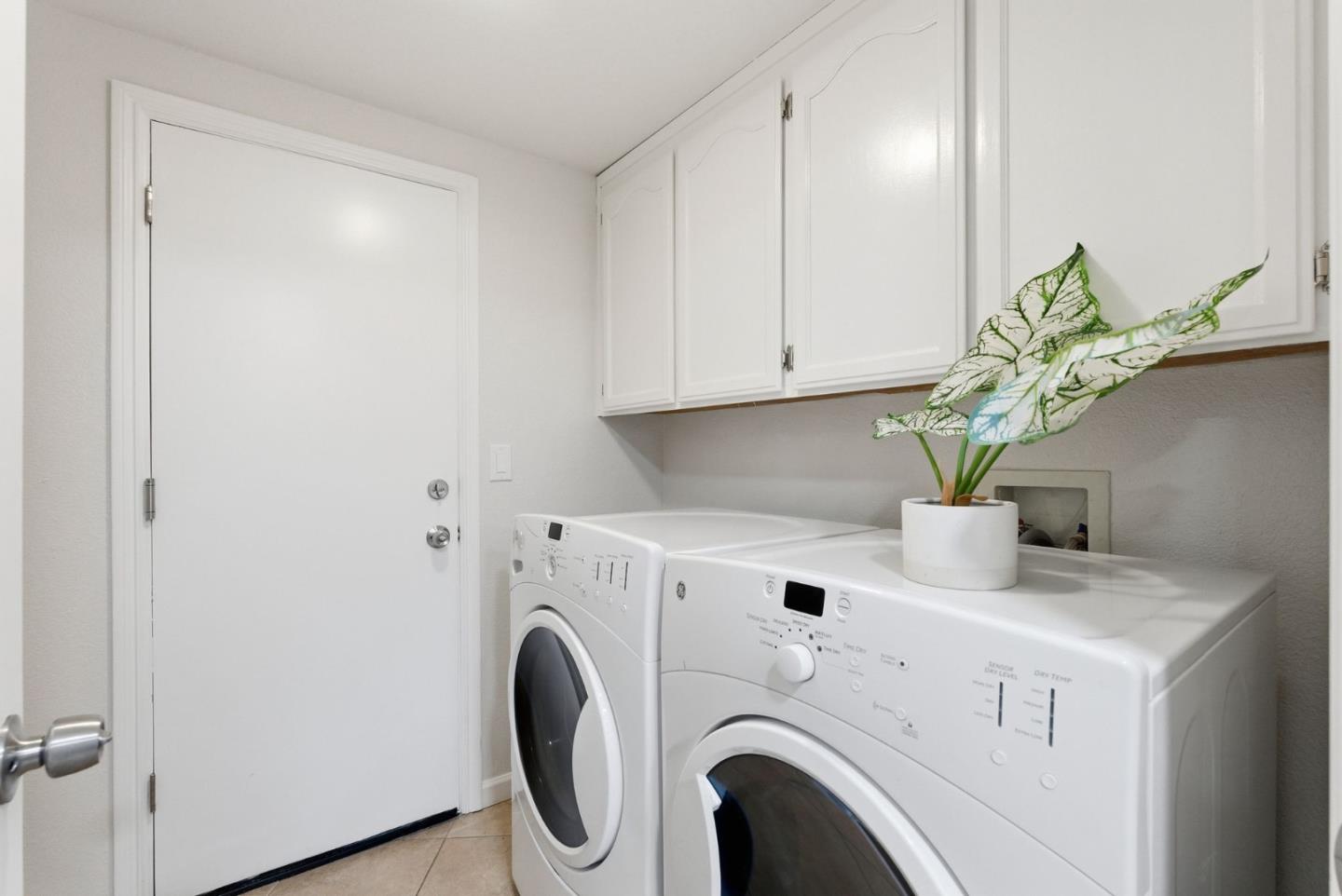 945 Oak Park