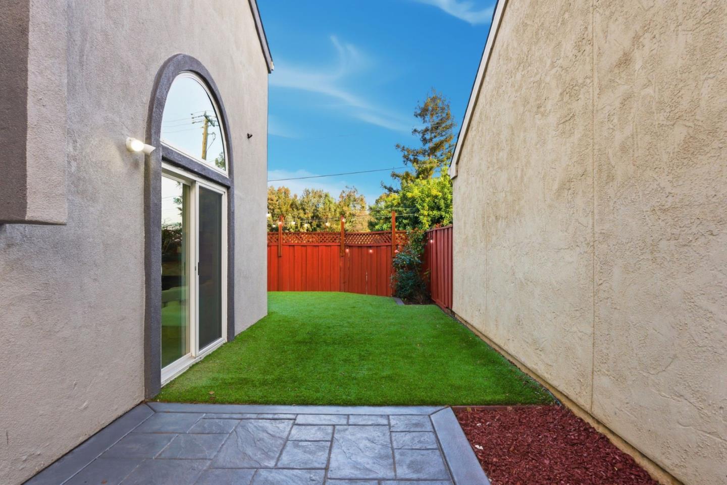 945 Oak Park