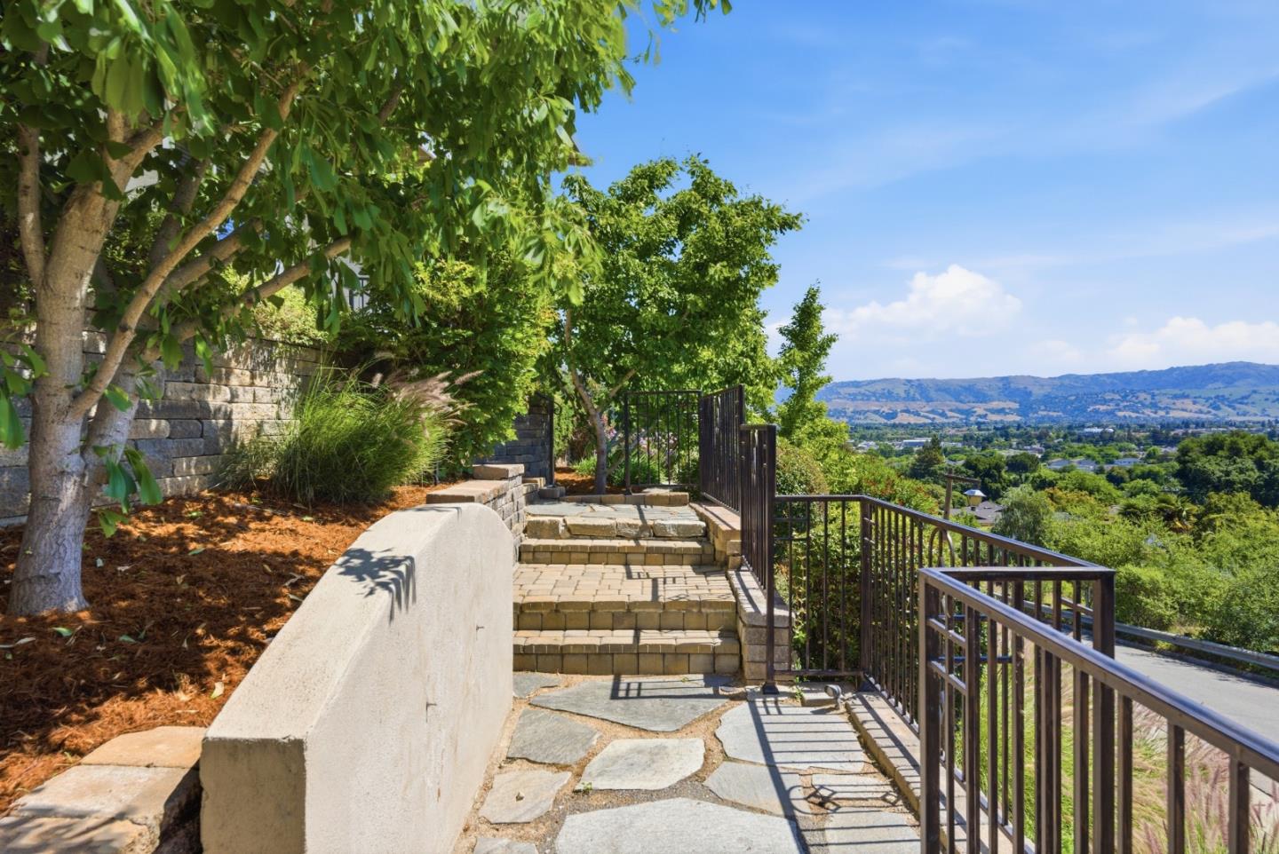 545 Bonnie View Court