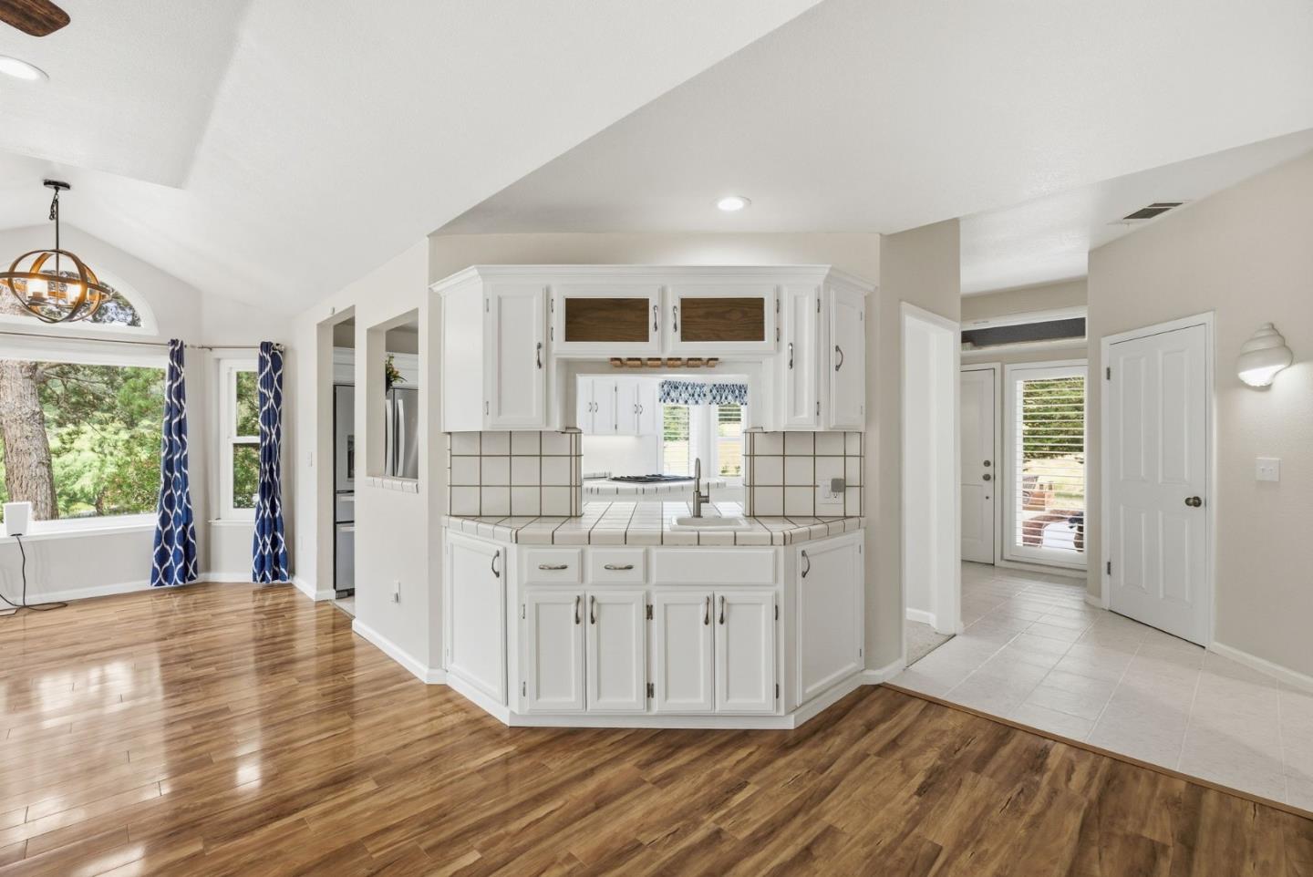 1584 Rocks Road