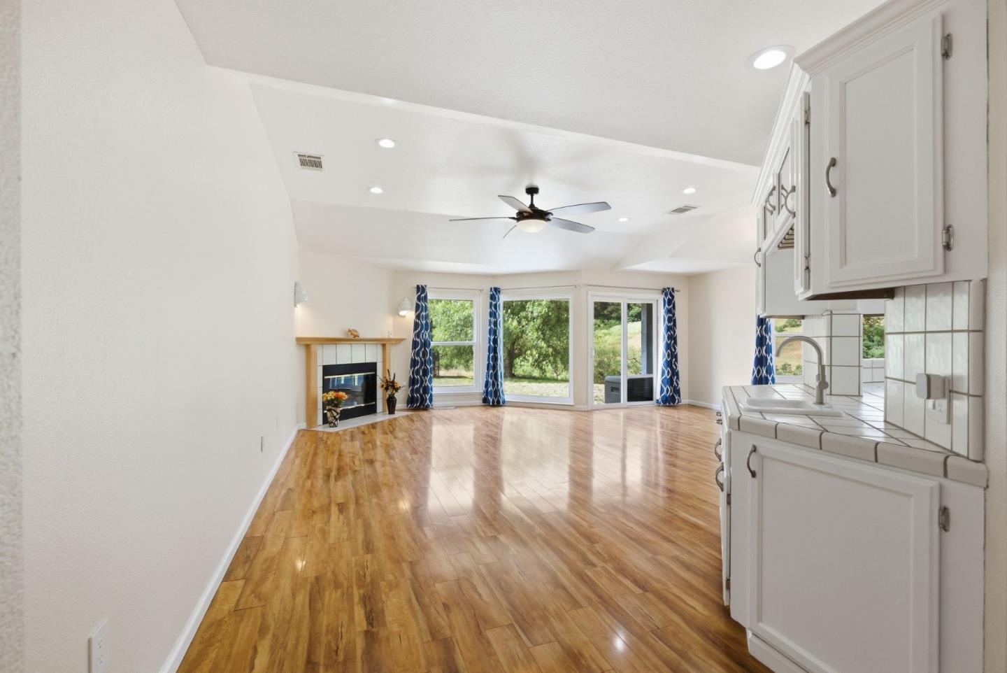 1584 Rocks Road