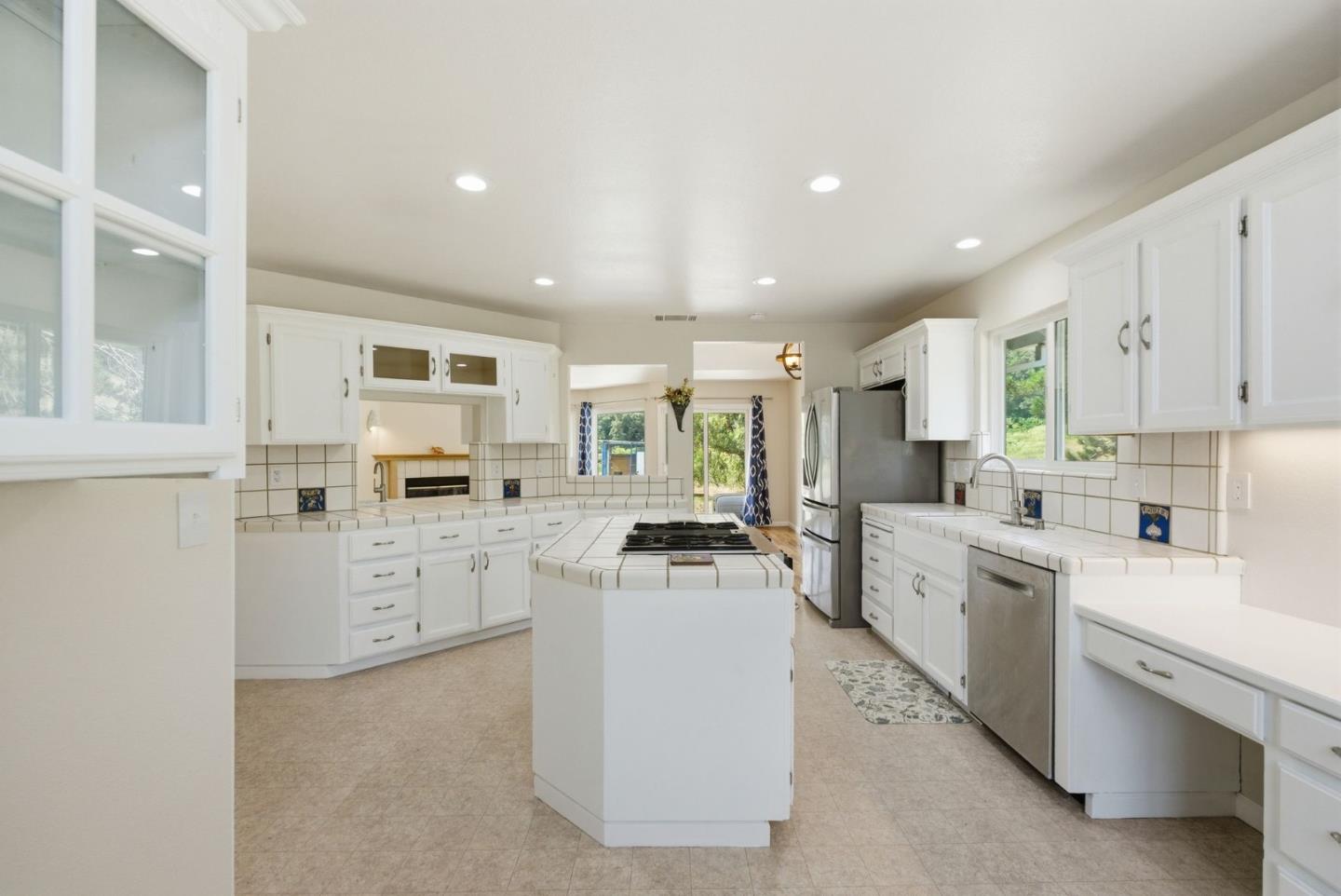 1584 Rocks Road
