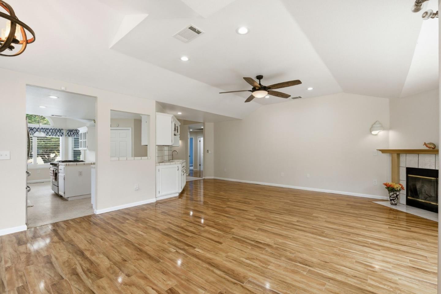1584 Rocks Road