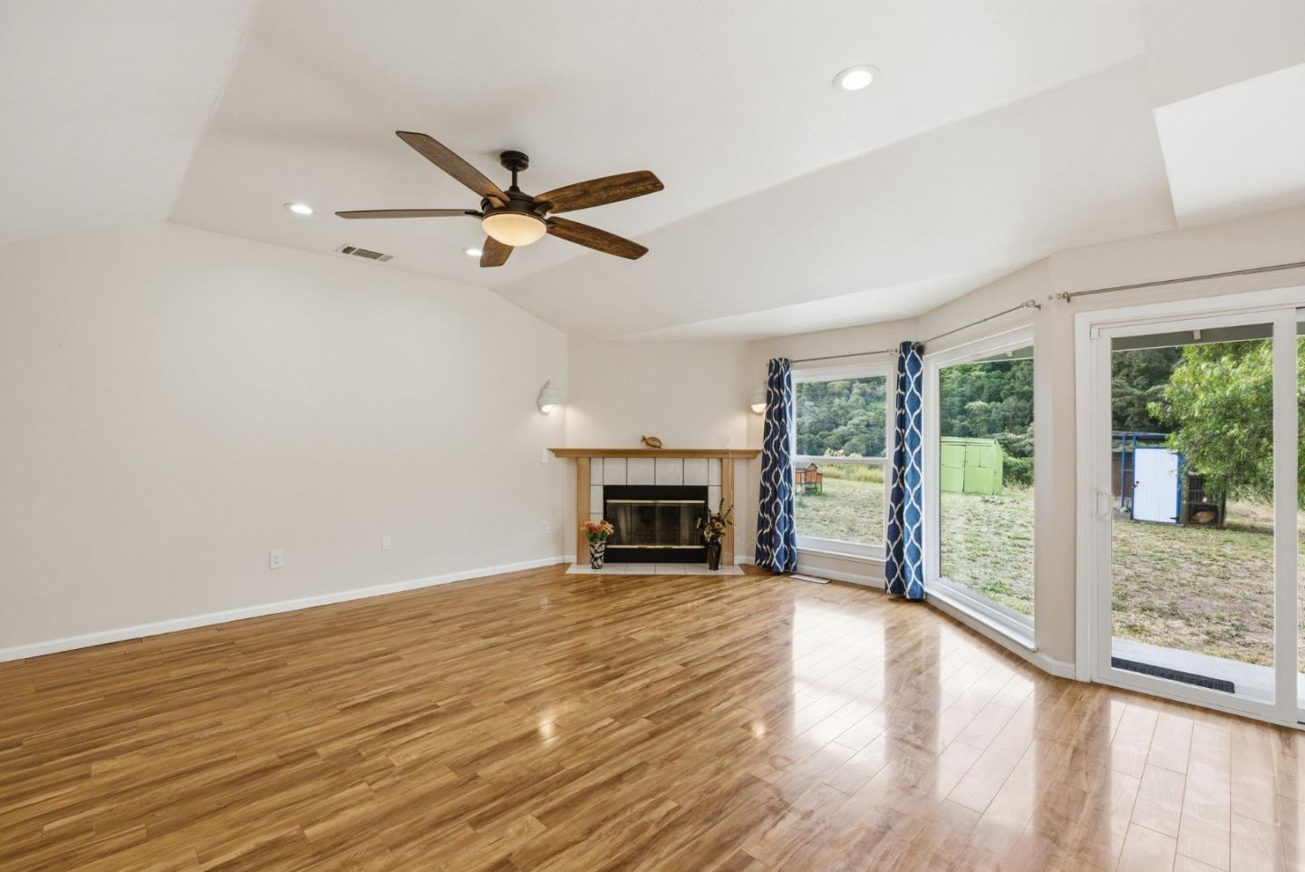 1584 Rocks Road