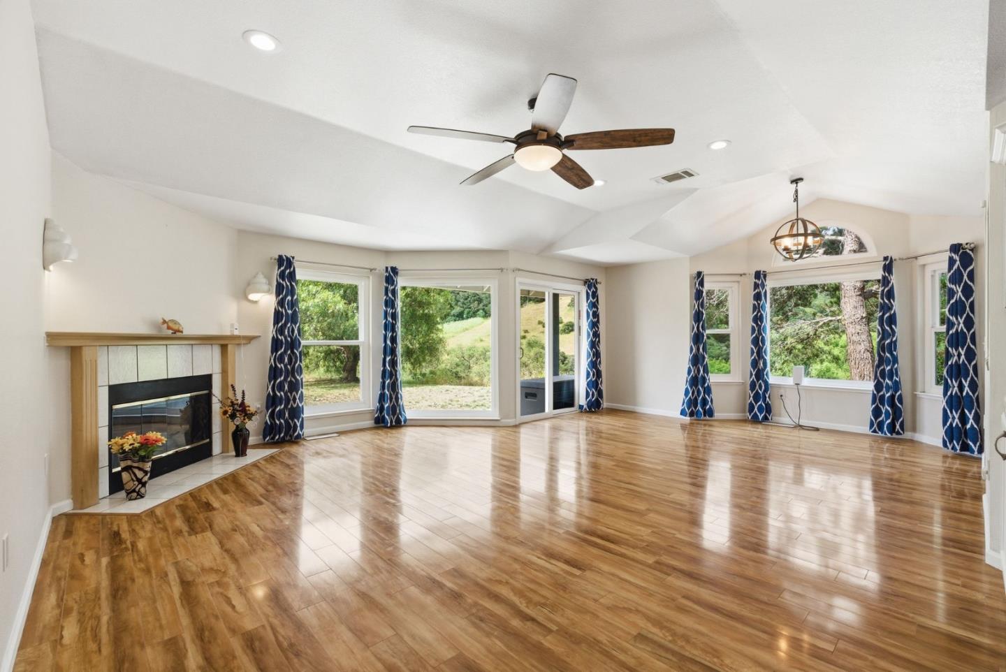 1584 Rocks Road