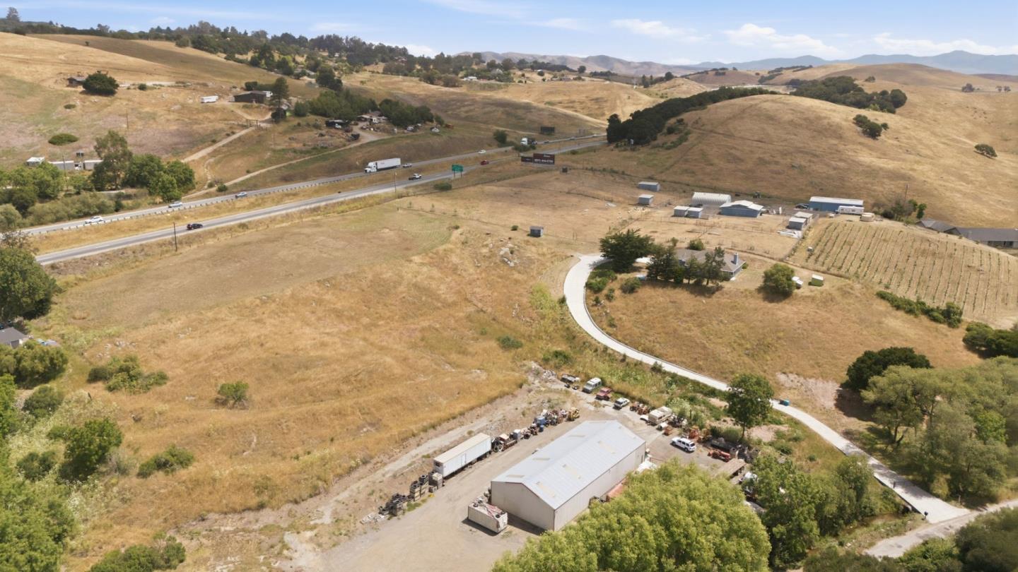 1584 Rocks Road
